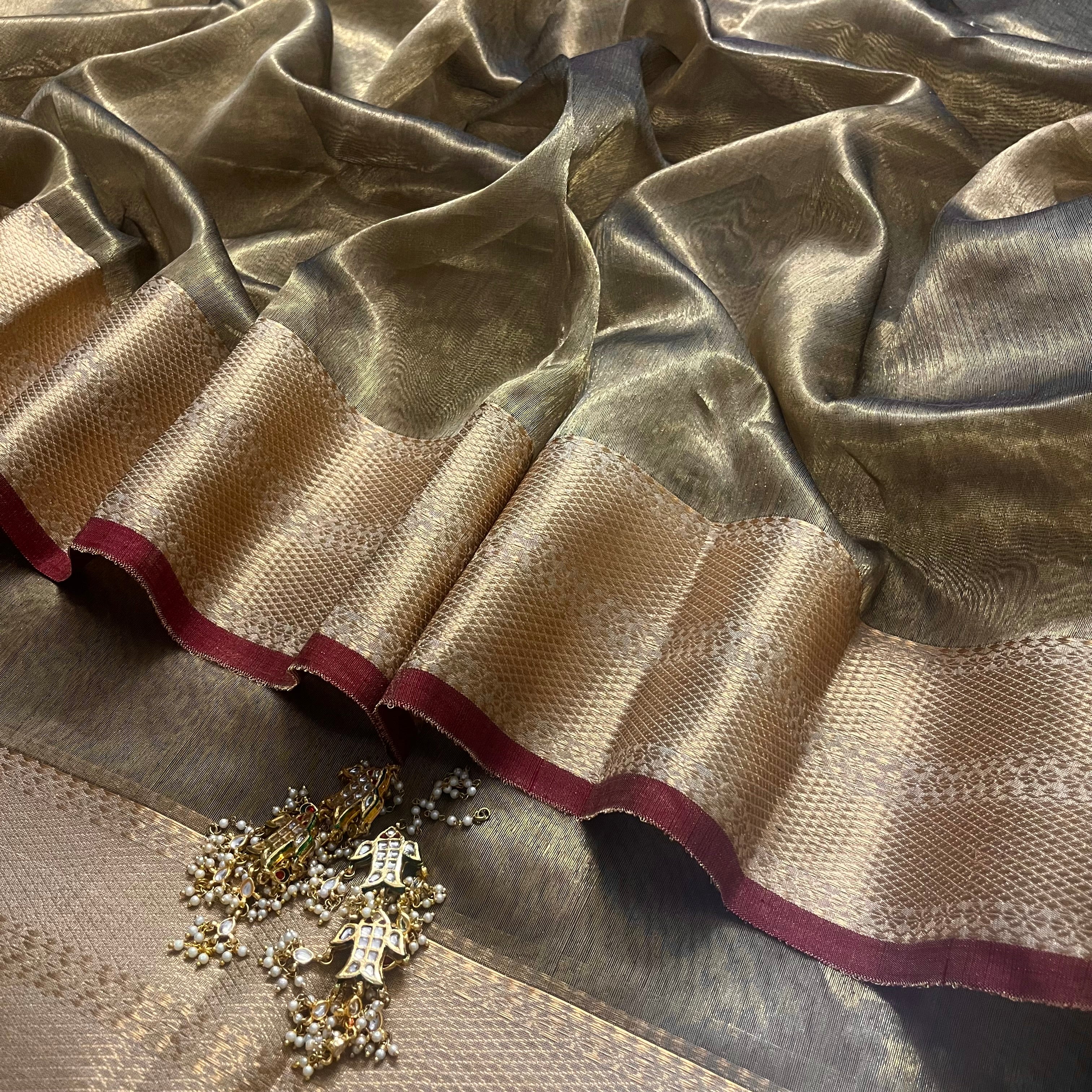 Antique Gold & Red Maheshwari Tissue Silk Saree with Zari Pattern on Pallu - Image 10