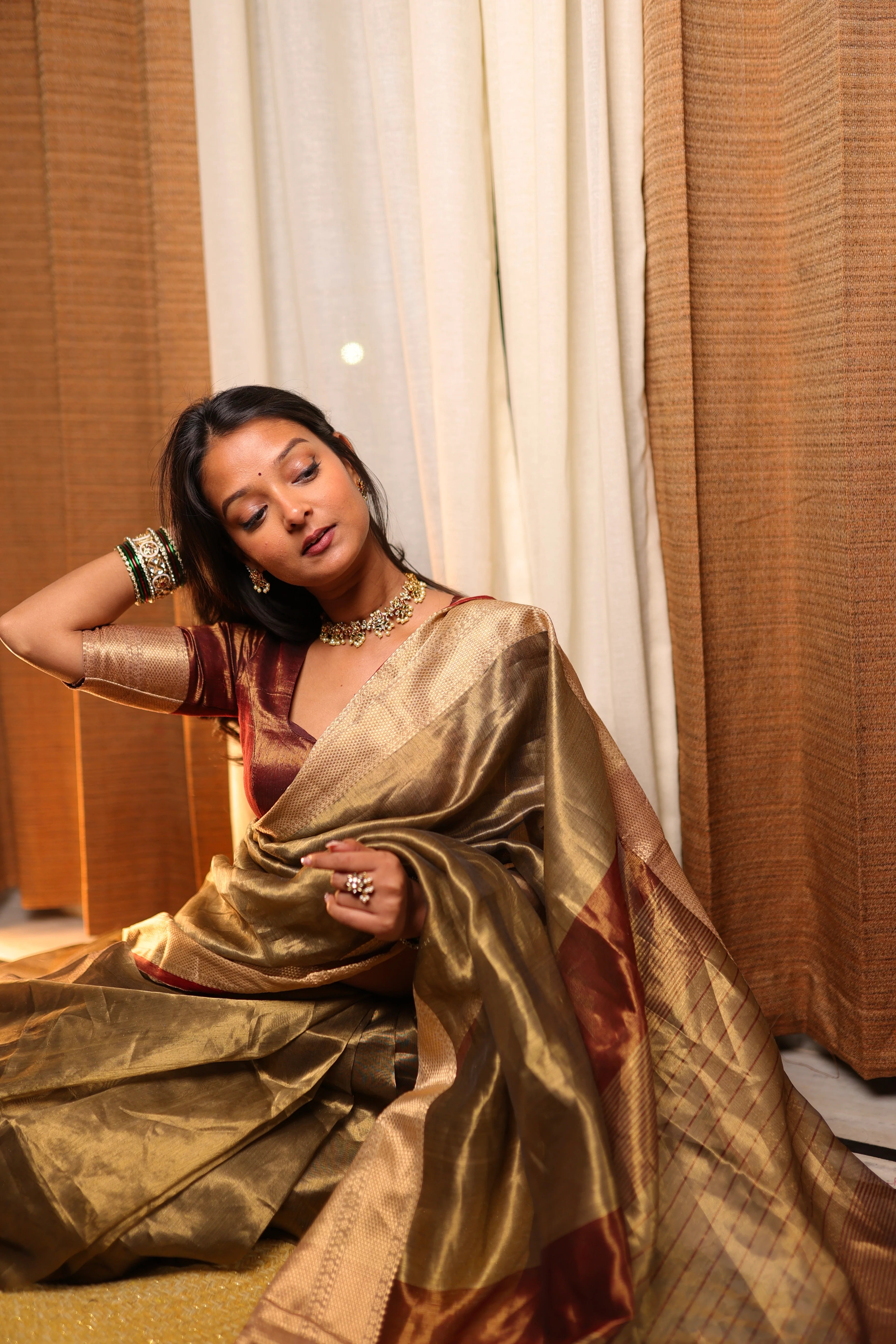 Antique Gold & Red Maheshwari Tissue Silk Saree with Zari Pattern on Pallu - Image 11