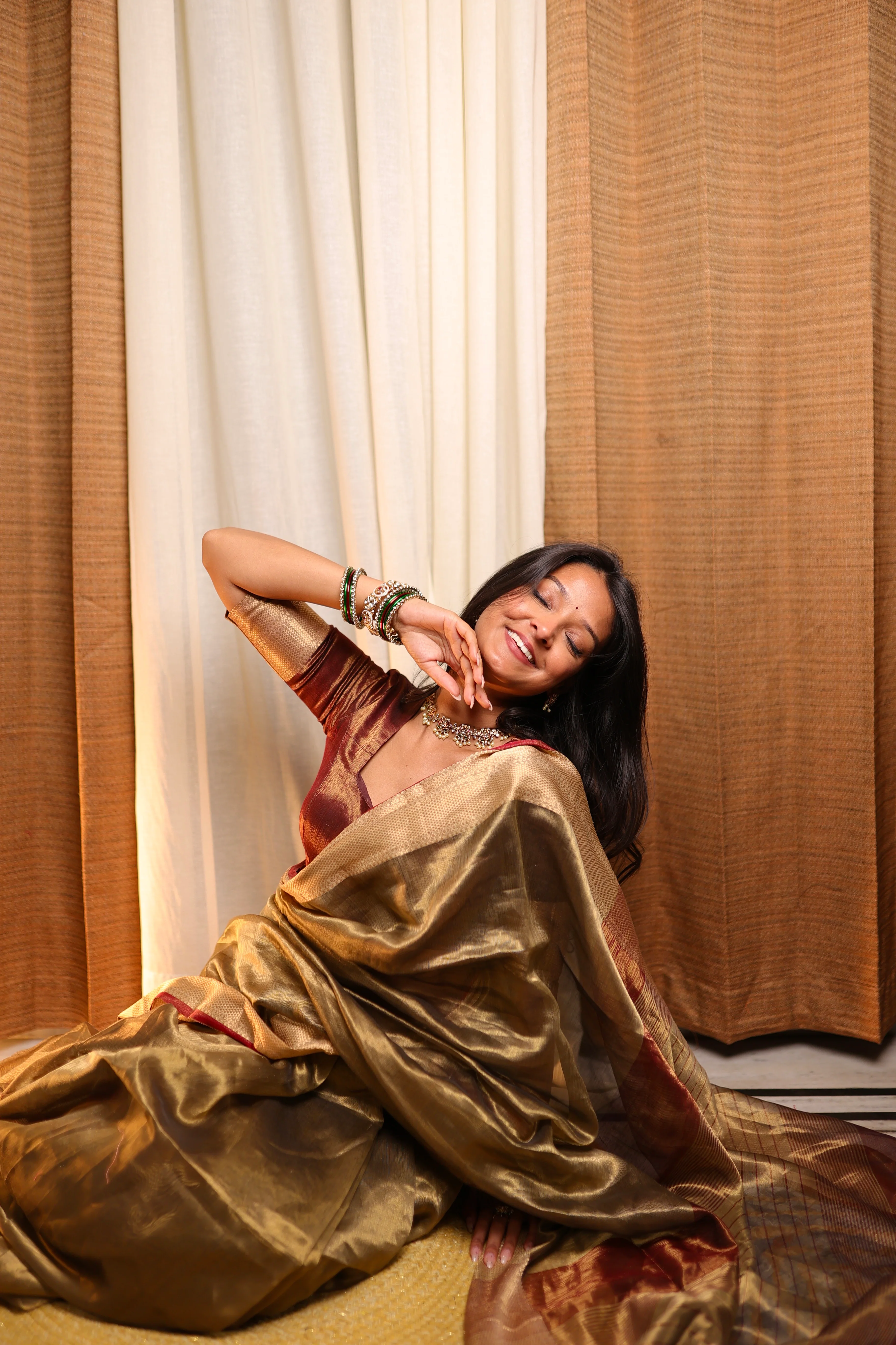 Antique Gold & Red Maheshwari Tissue Silk Saree with Zari Pattern on Pallu - Image 12