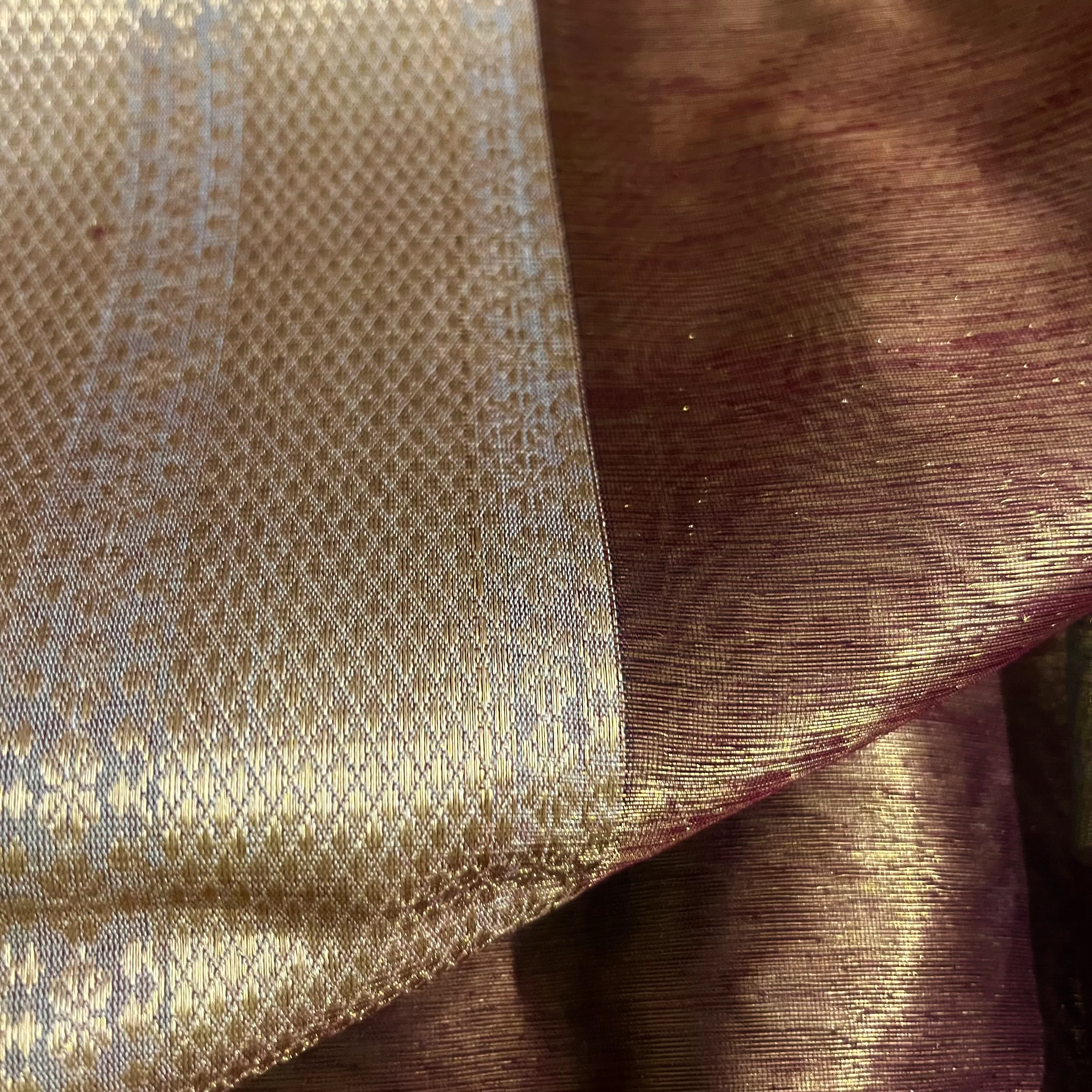 Antique Gold & Red Maheshwari Tissue Silk Saree with Zari Pattern on Pallu - Image 15