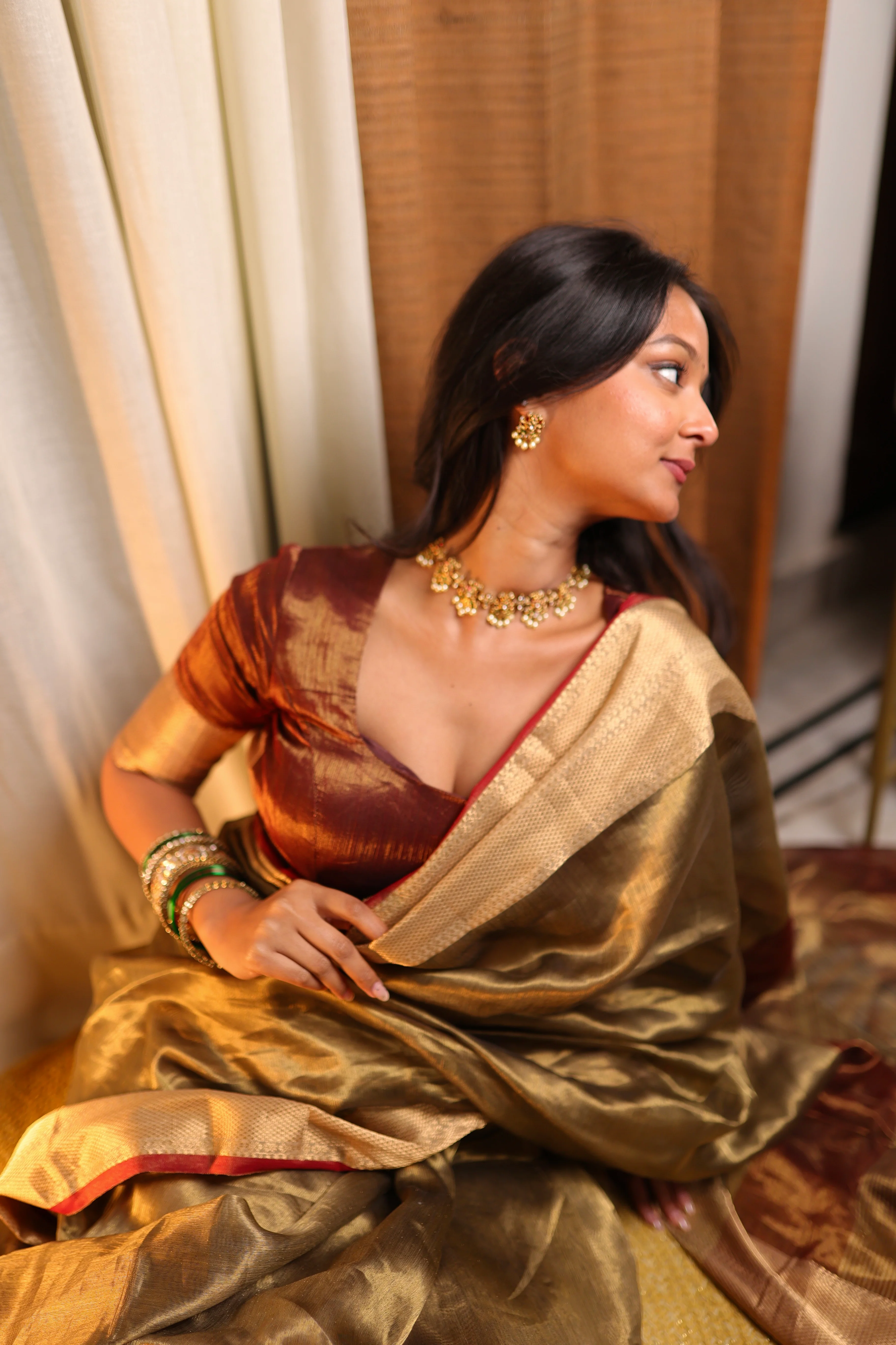 Antique Gold & Red Maheshwari Tissue Silk Saree with Zari Pattern on Pallu - Image 6
