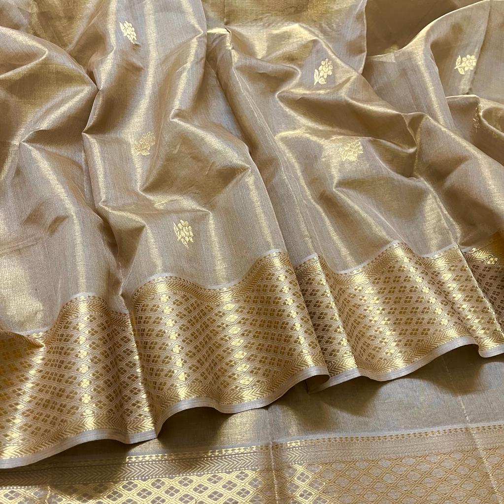 Antique gold maheshwari tissue silk saree with flower motifs all over - Image 10