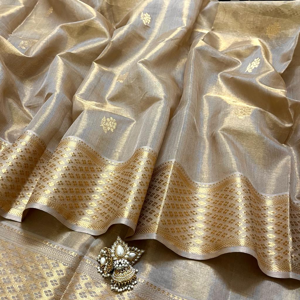 Antique gold maheshwari tissue silk saree with flower motifs all over - Image 11