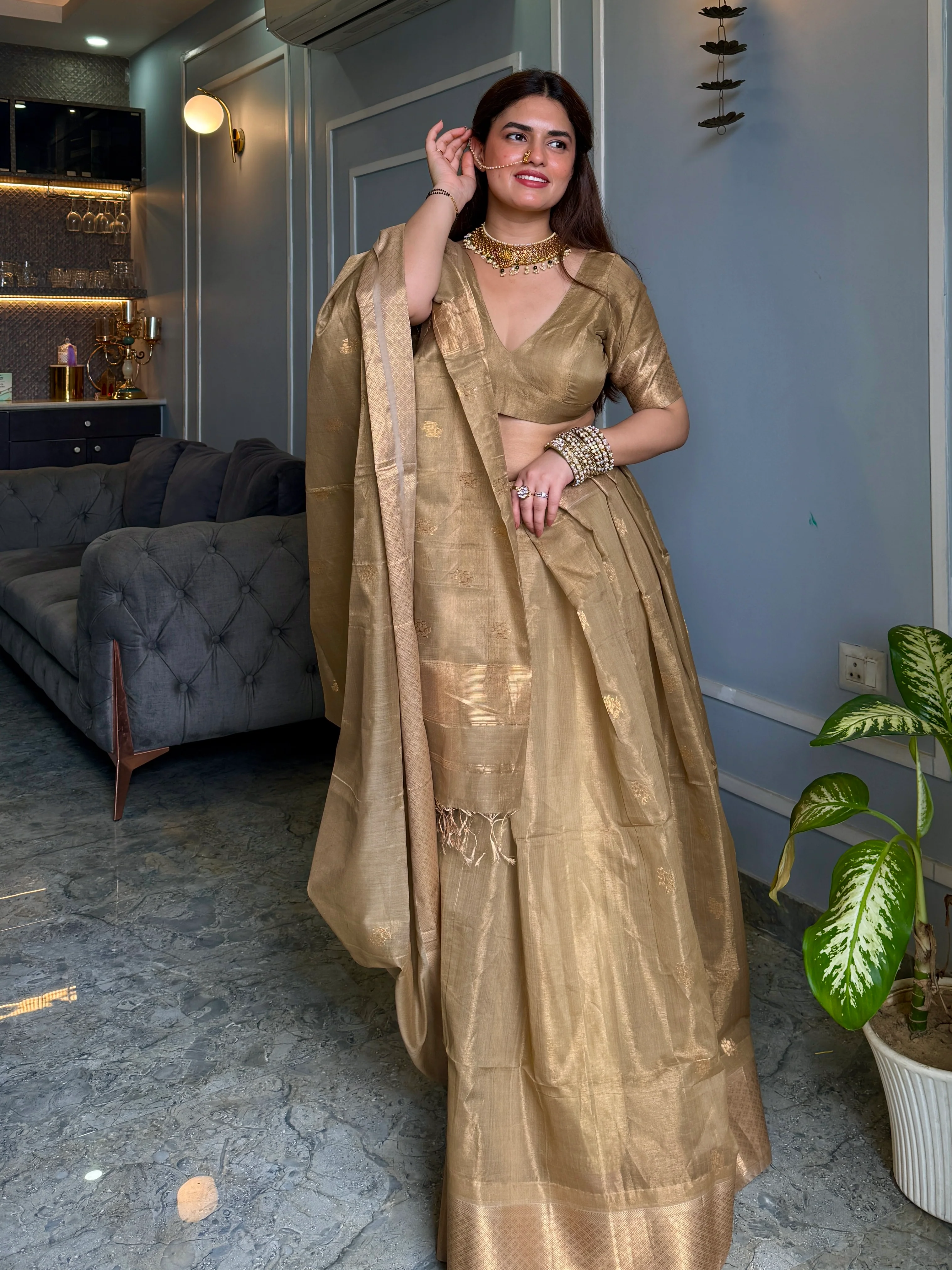 Antique gold maheshwari tissue silk saree with flower motifs all over - Image 13