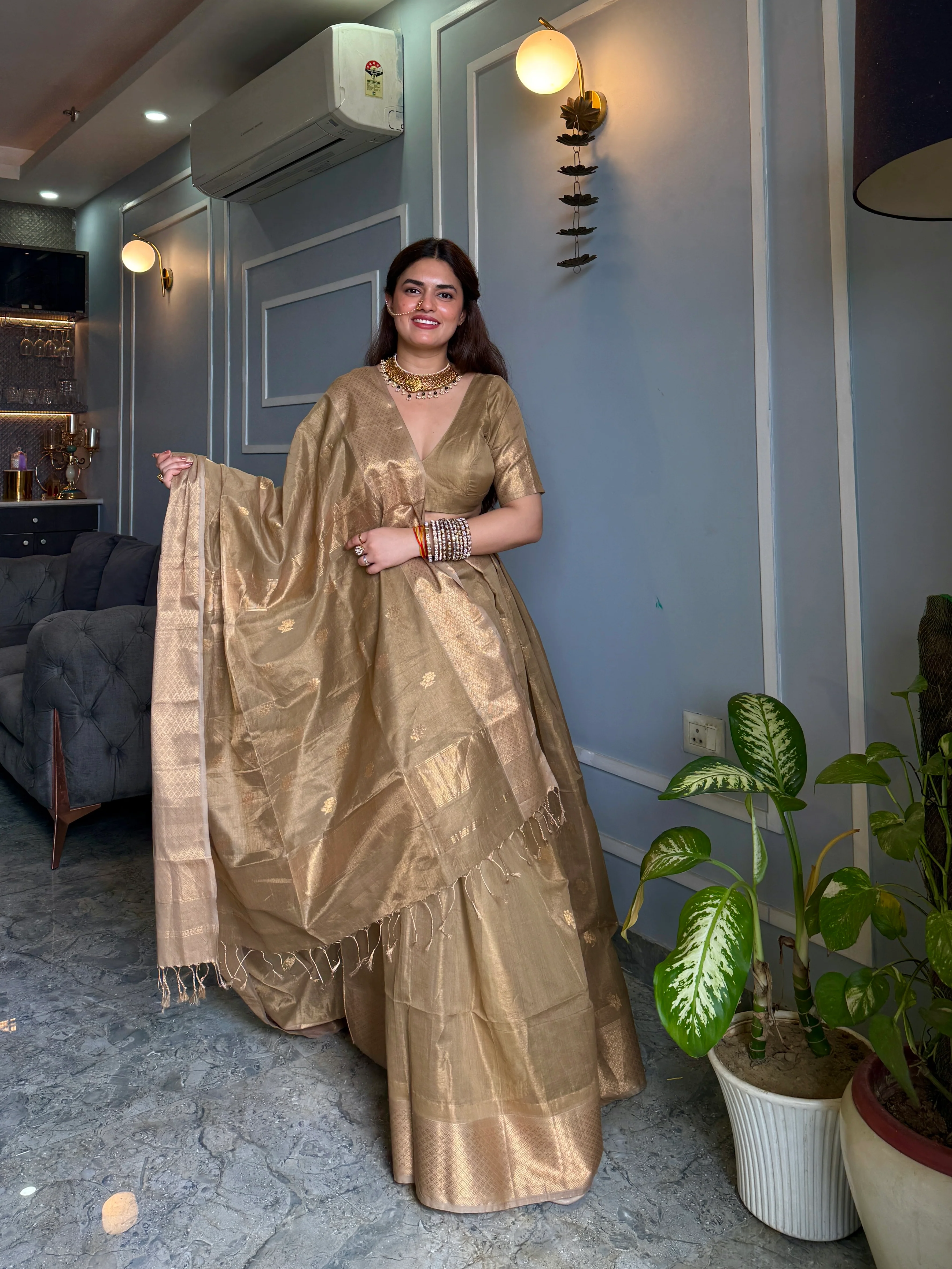 Antique gold maheshwari tissue silk saree with flower motifs all over - Image 15