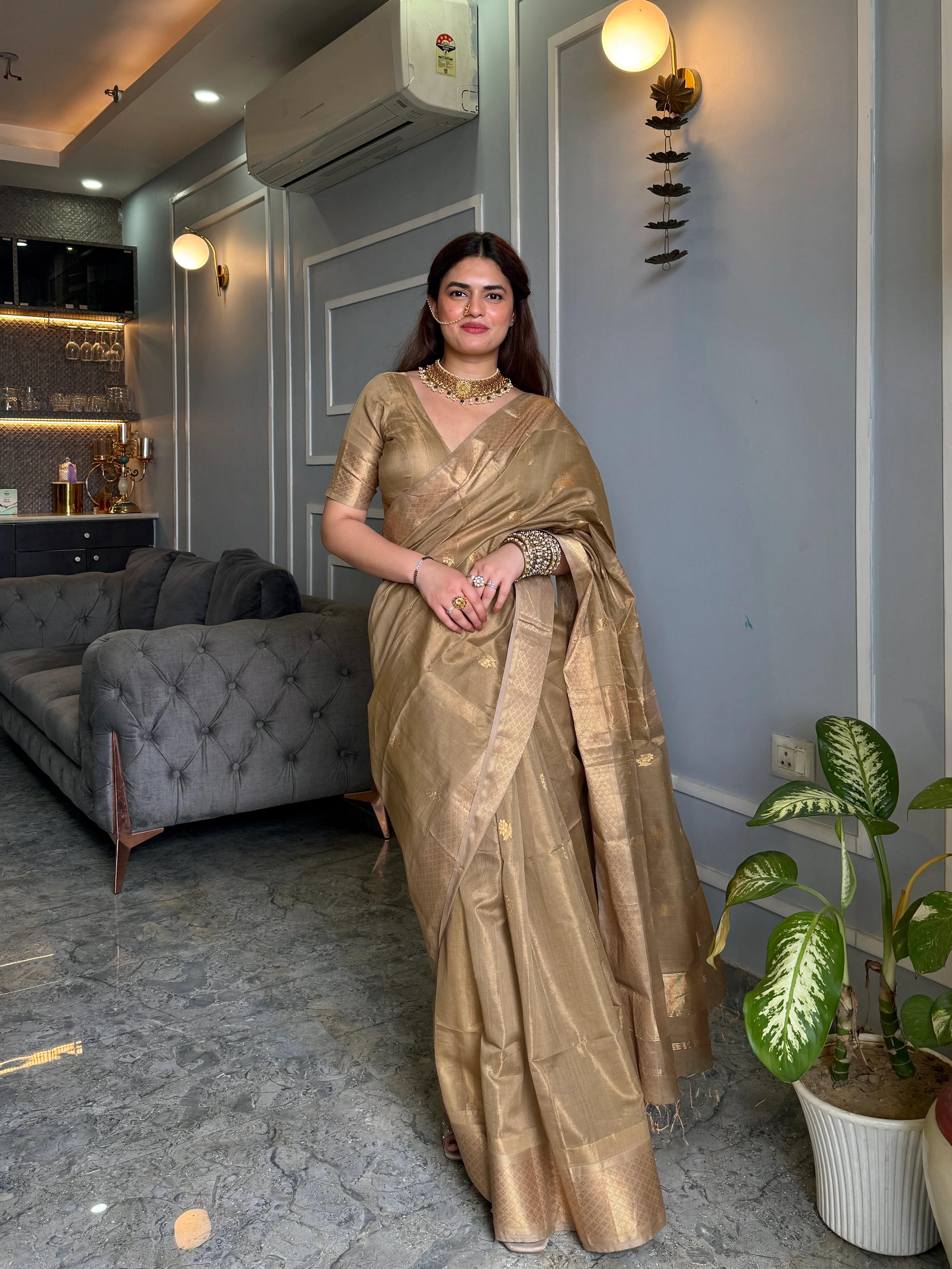 Antique gold maheshwari tissue silk saree with flower motifs all over - Image 2