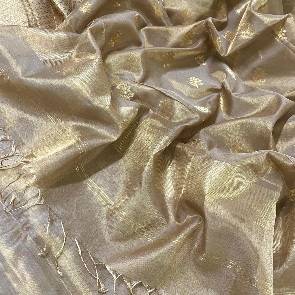 Antique gold maheshwari tissue silk saree with flower motifs all over - Image 5