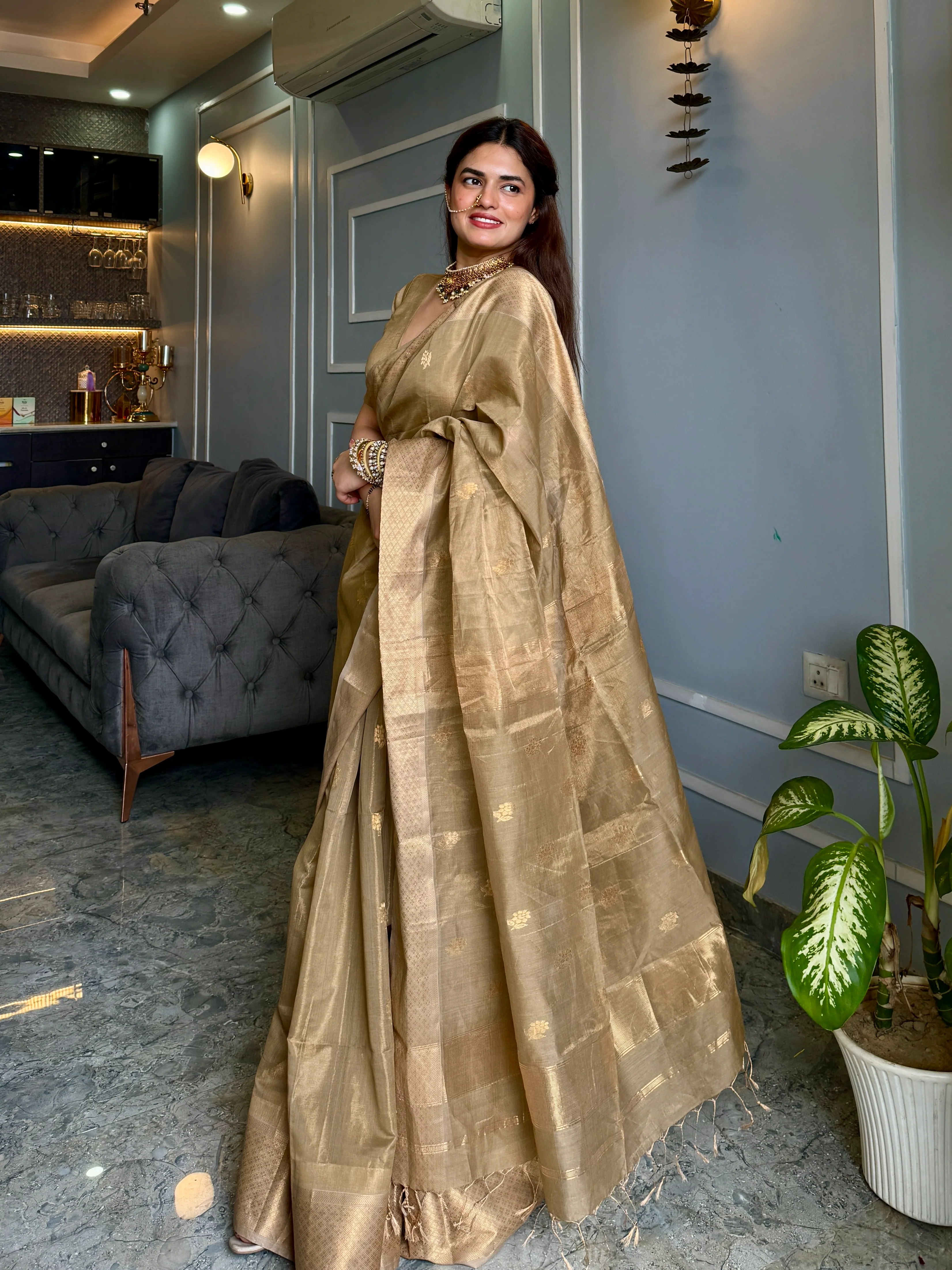 Antique gold maheshwari tissue silk saree with flower motifs all over - Image 6