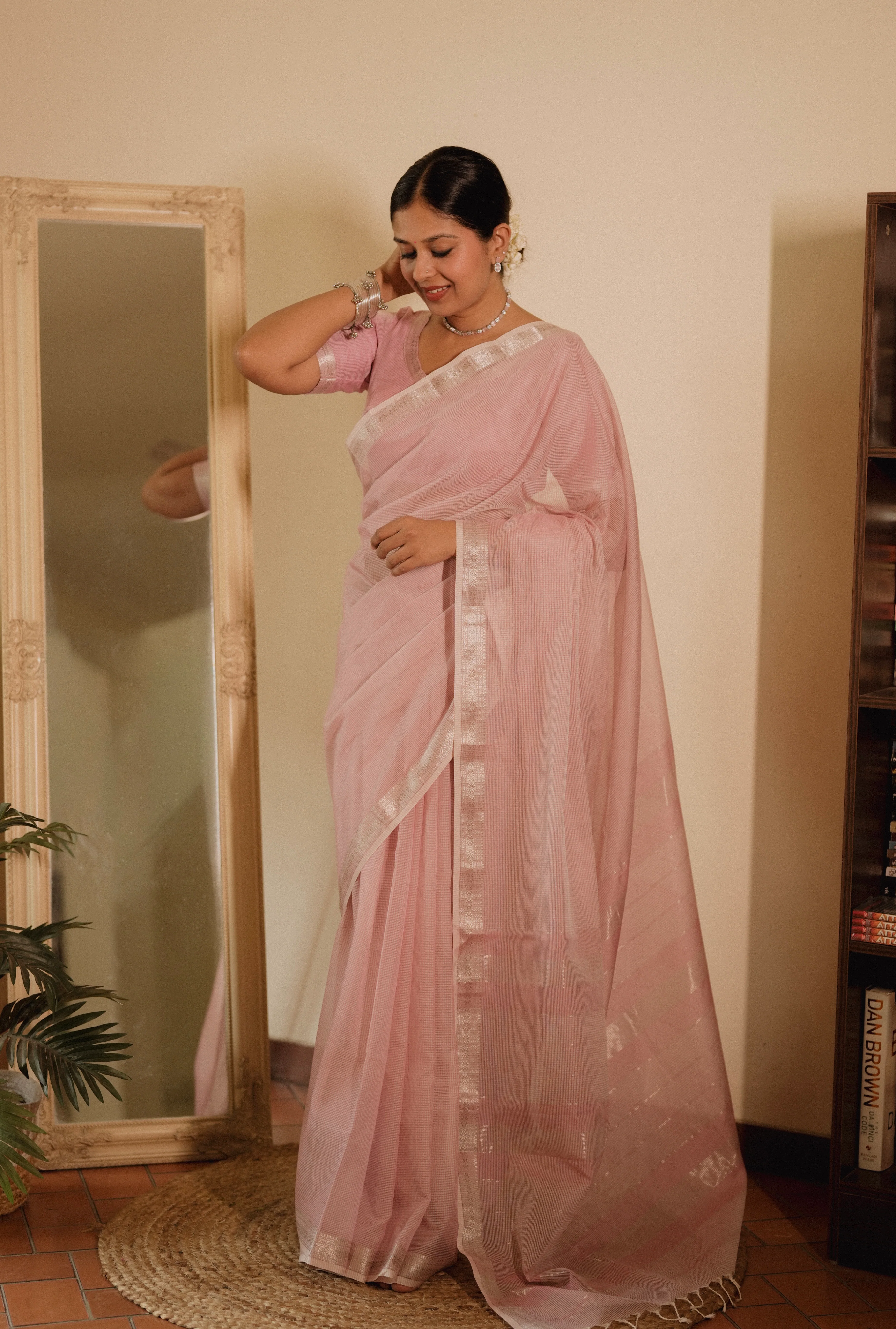 Baby pink Maheshwari saree with checks all over - Image 2