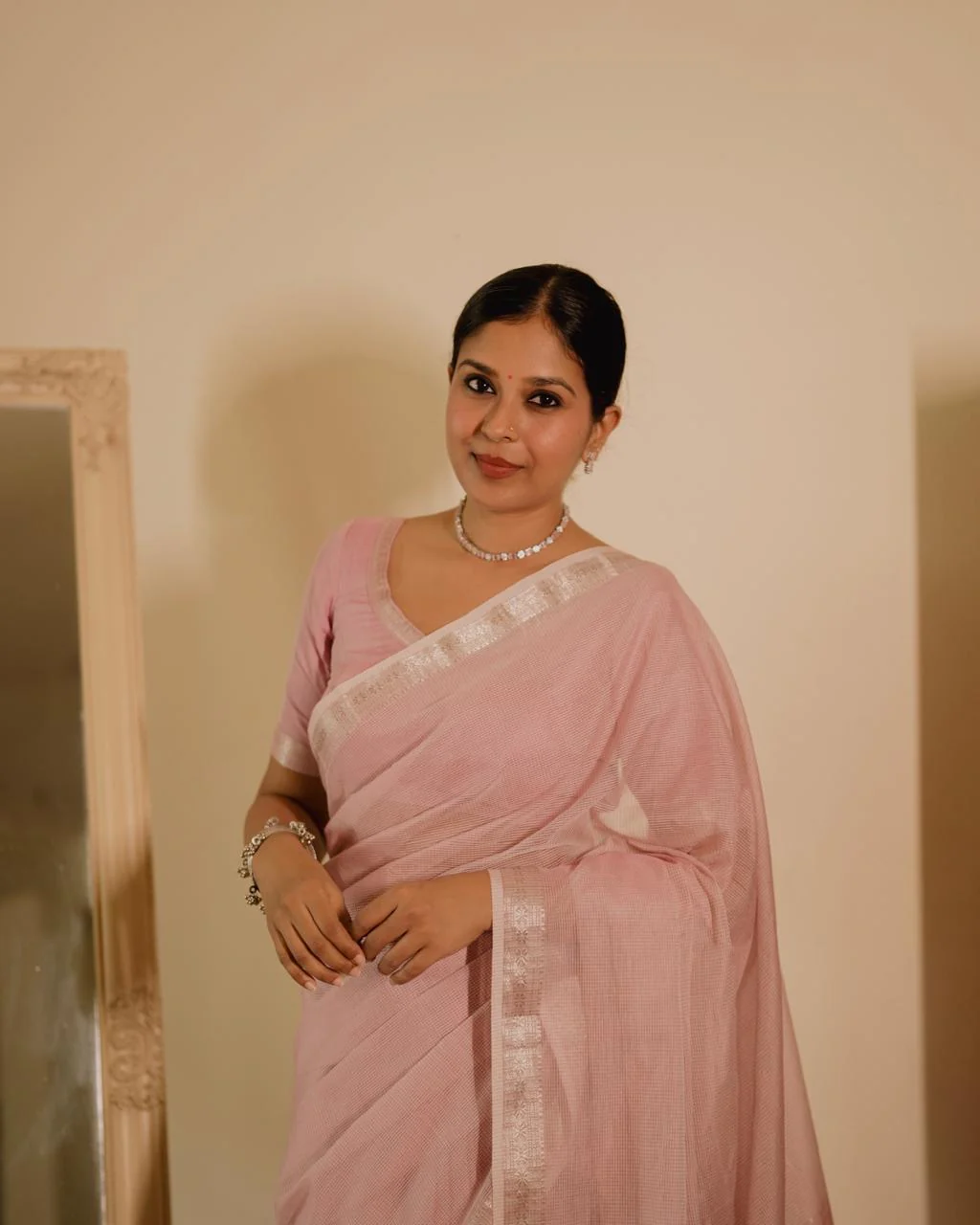 Baby pink Maheshwari saree with checks all over - Image 4