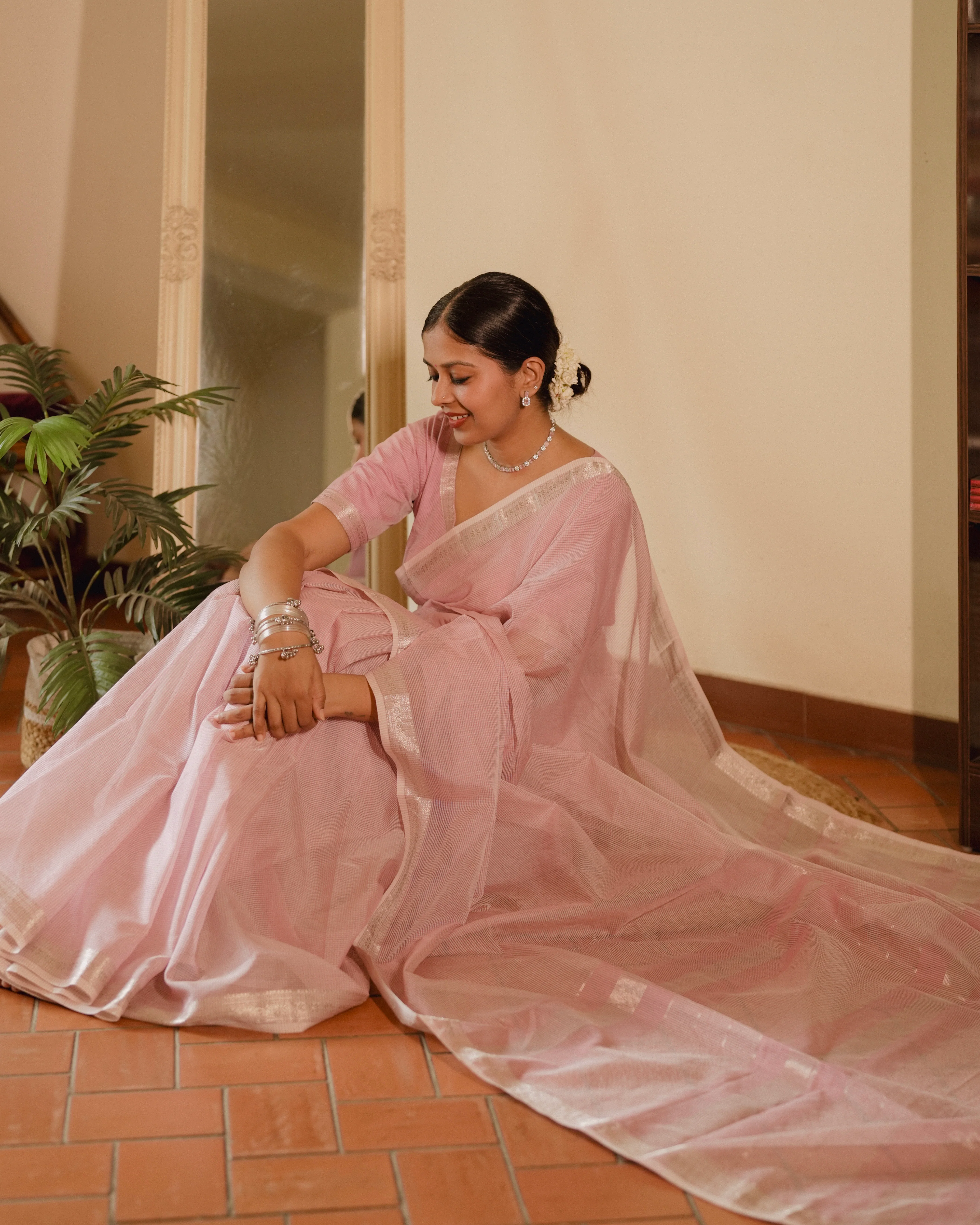 Baby pink Maheshwari saree with checks all over - Image 5