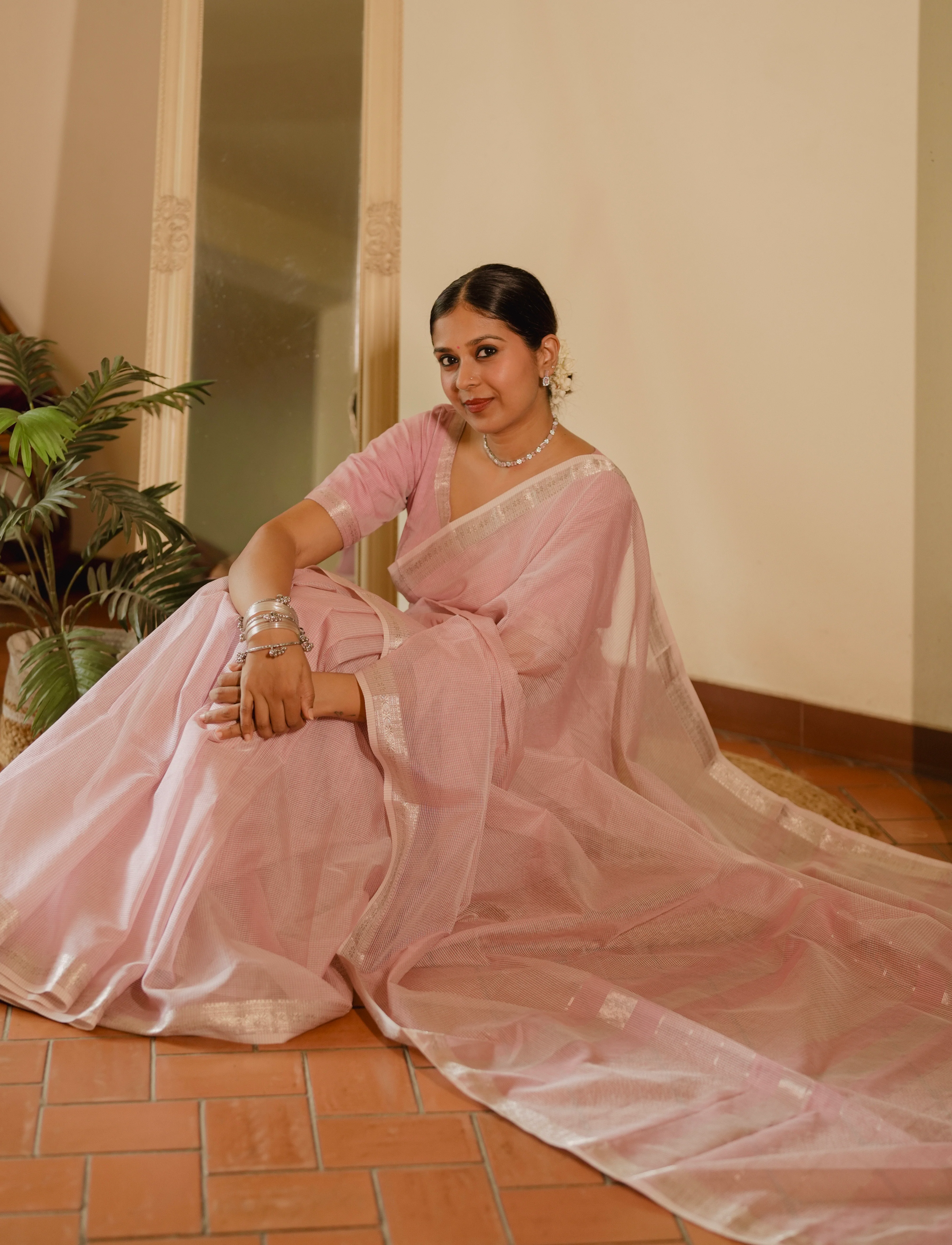Baby pink Maheshwari saree with checks all over - Image 7
