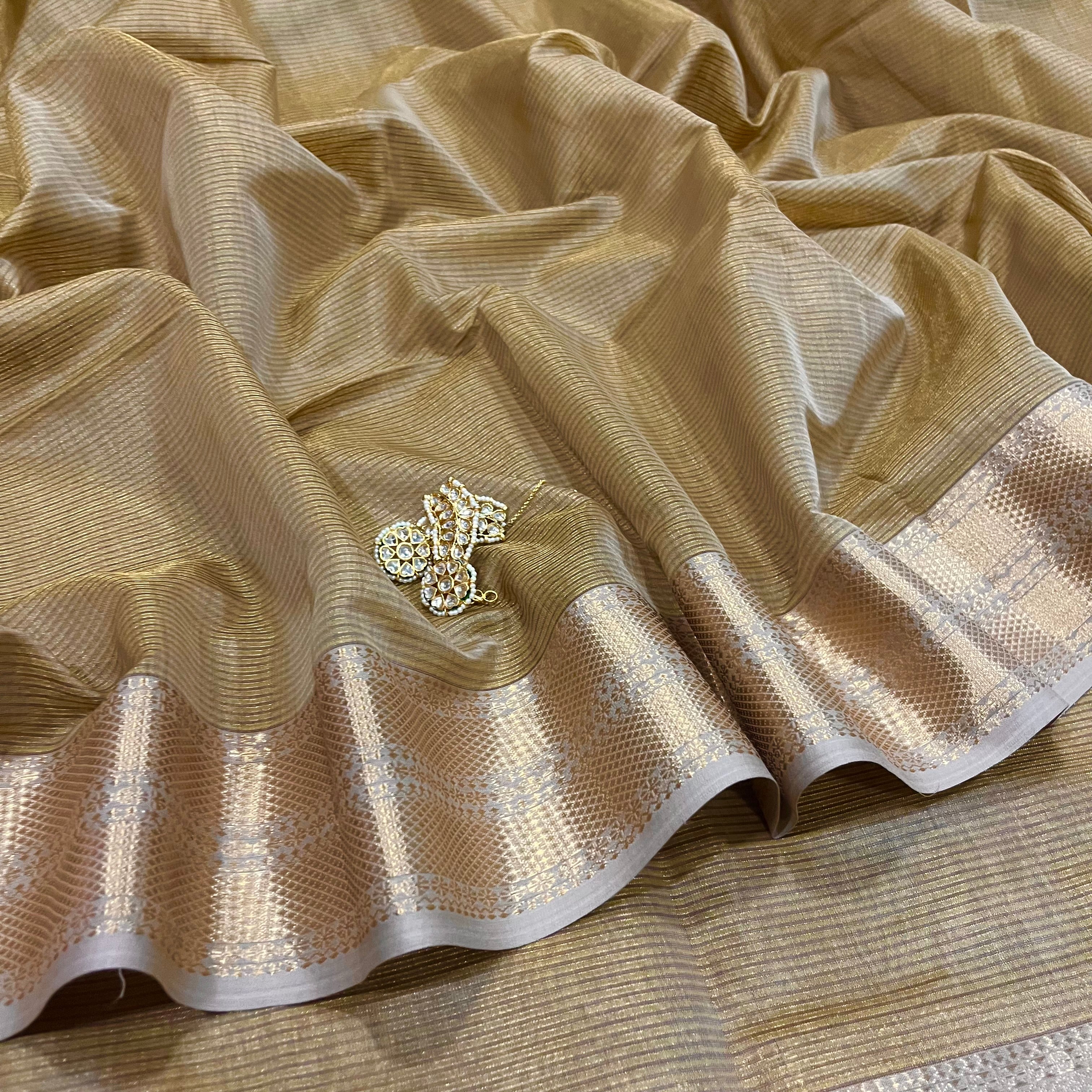 Beige Maheshwari saree with zari checks all over - Image 4