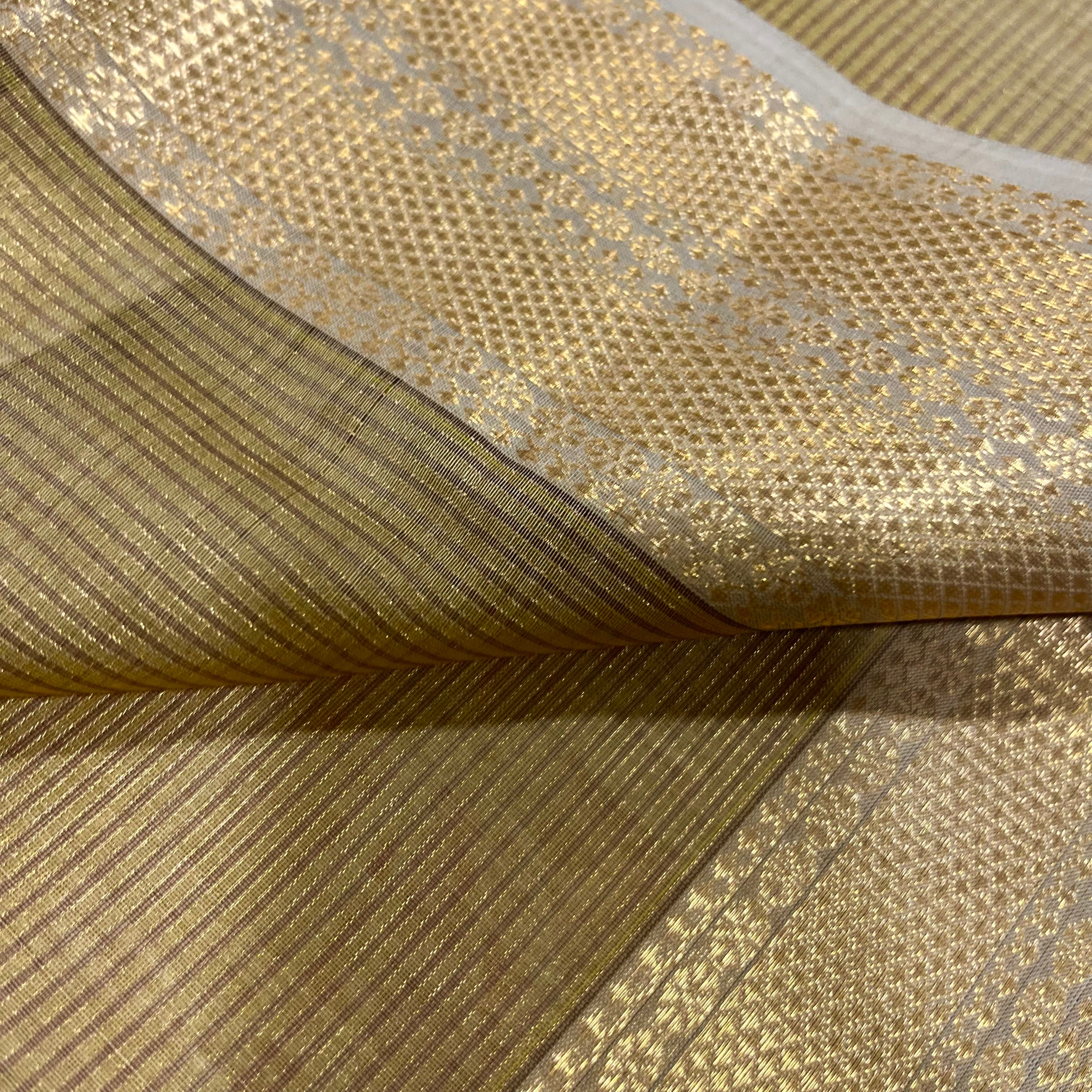 Beige Maheshwari saree with zari checks all over - Image 5