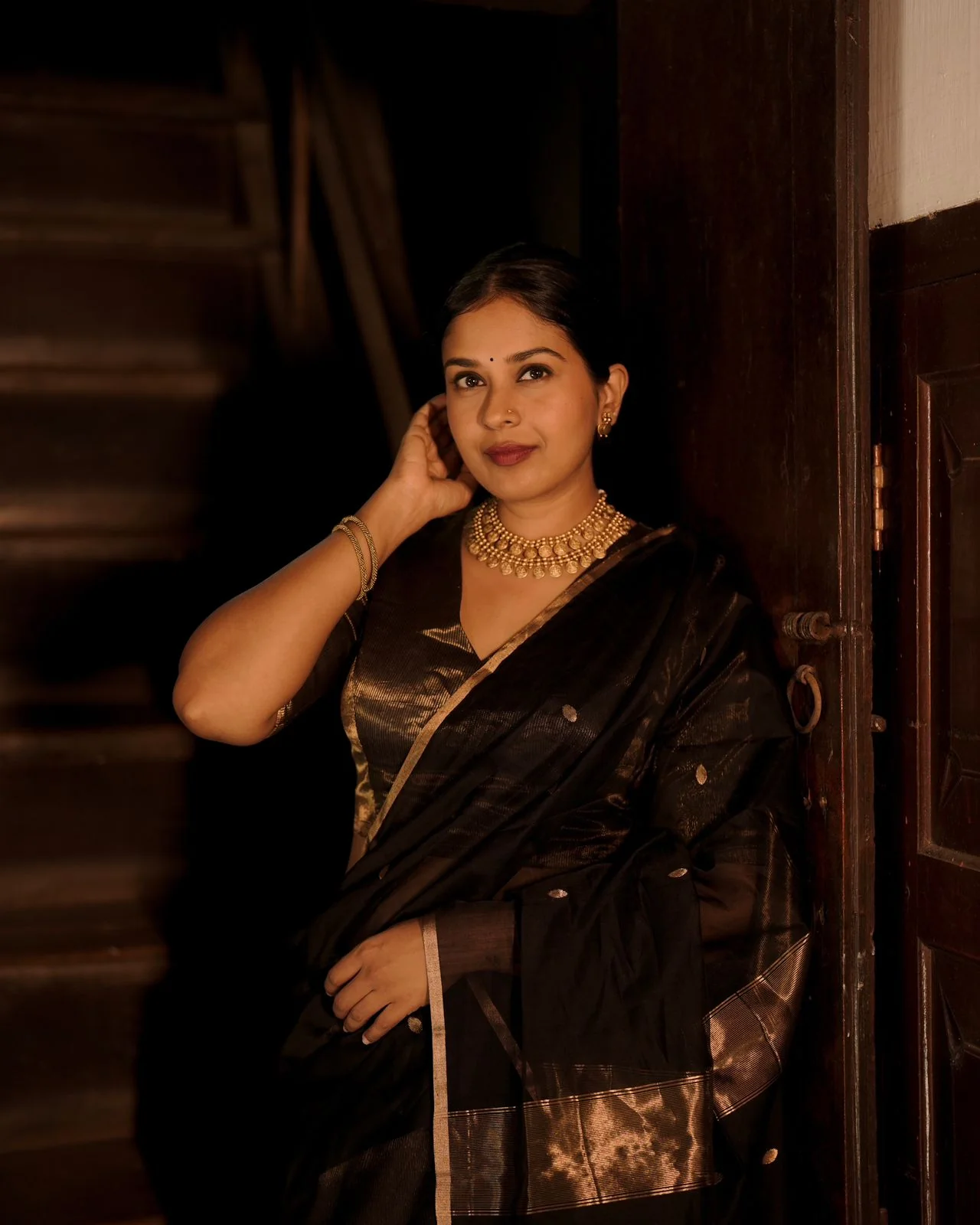 Black and gold maheshwari saree with zari bootis and zari lines all over - Image 15
