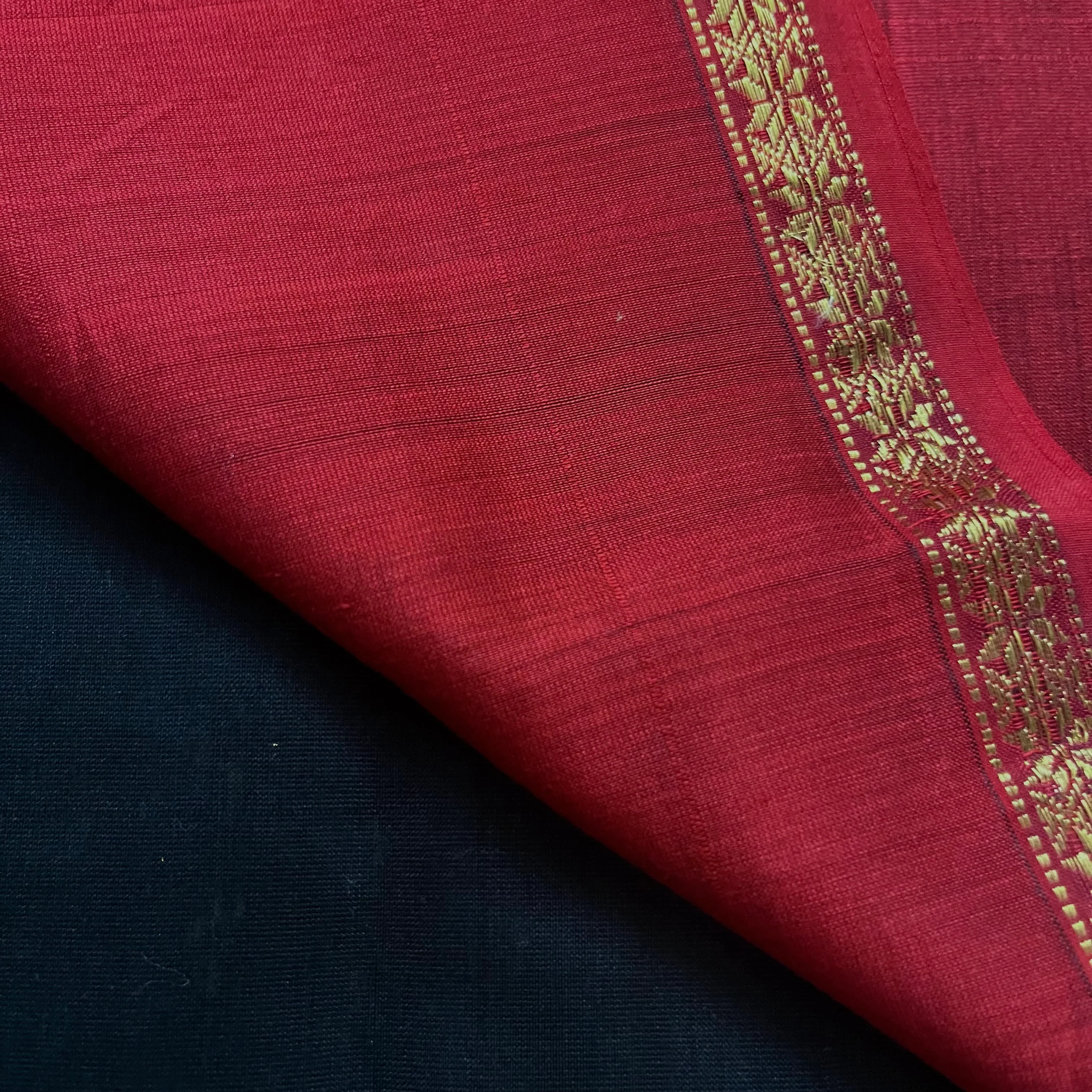 Black and maroon Maheshwari saree with flower bootis all over - Image 5