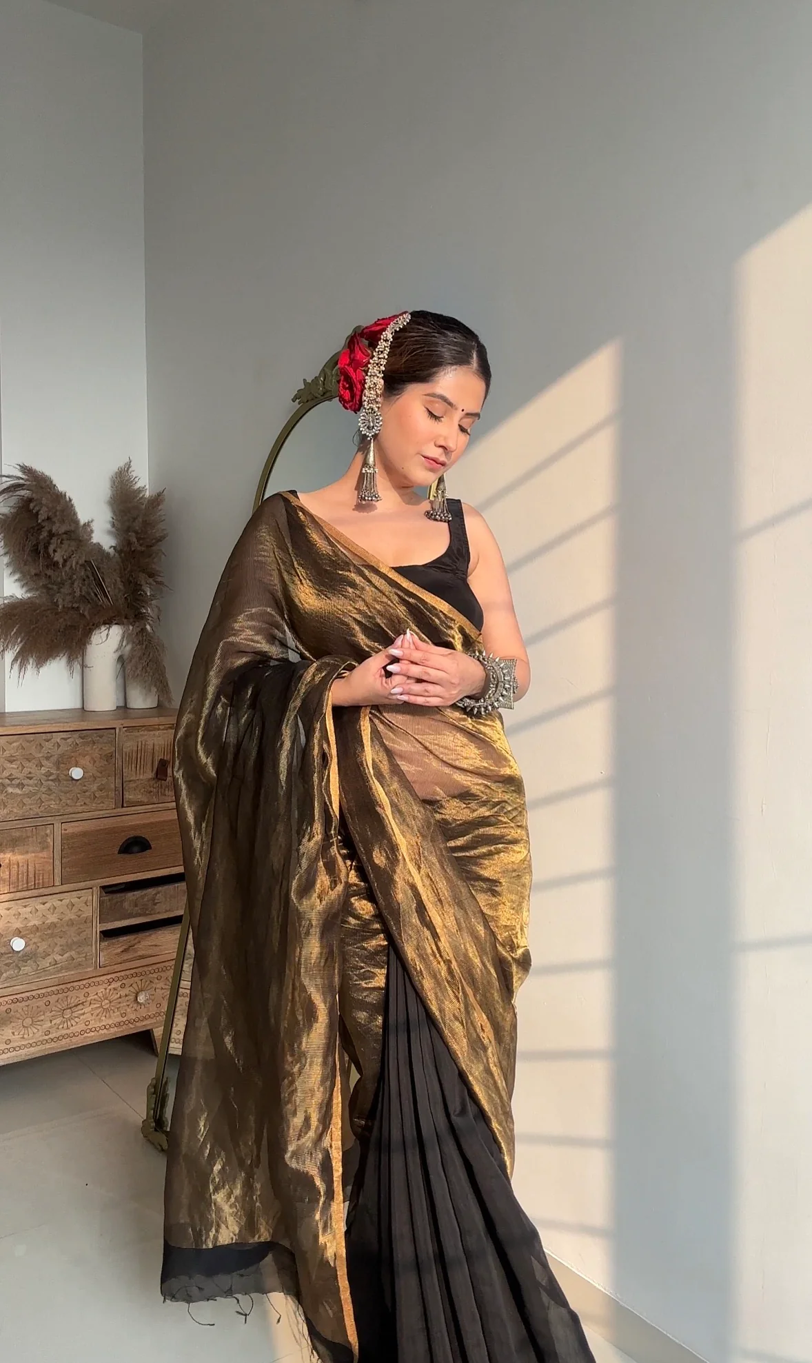 Black & Gold Maheshwari Saree with Zari Border - Image 2