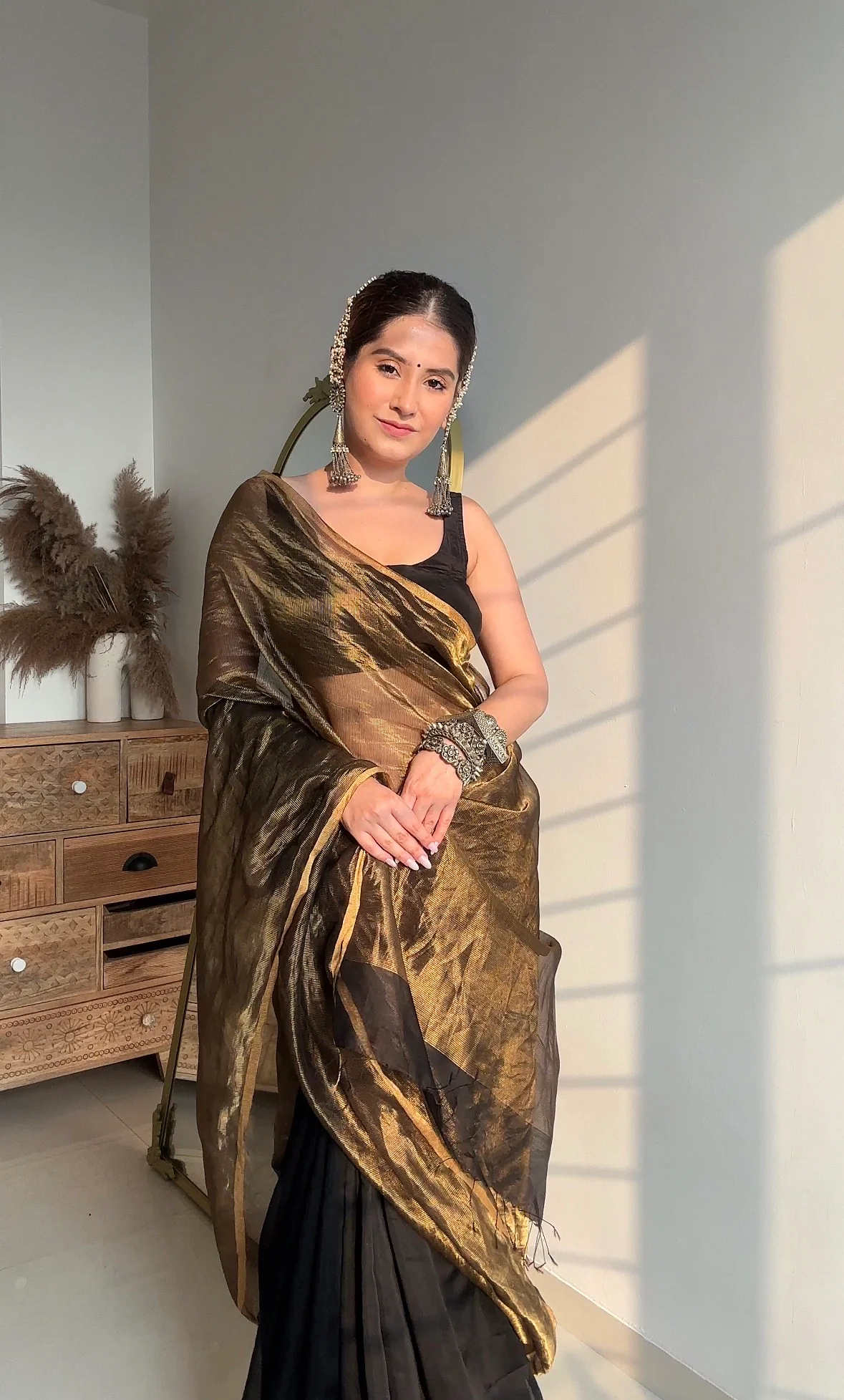 Black & Gold Maheshwari Saree with Zari Border - Image 3