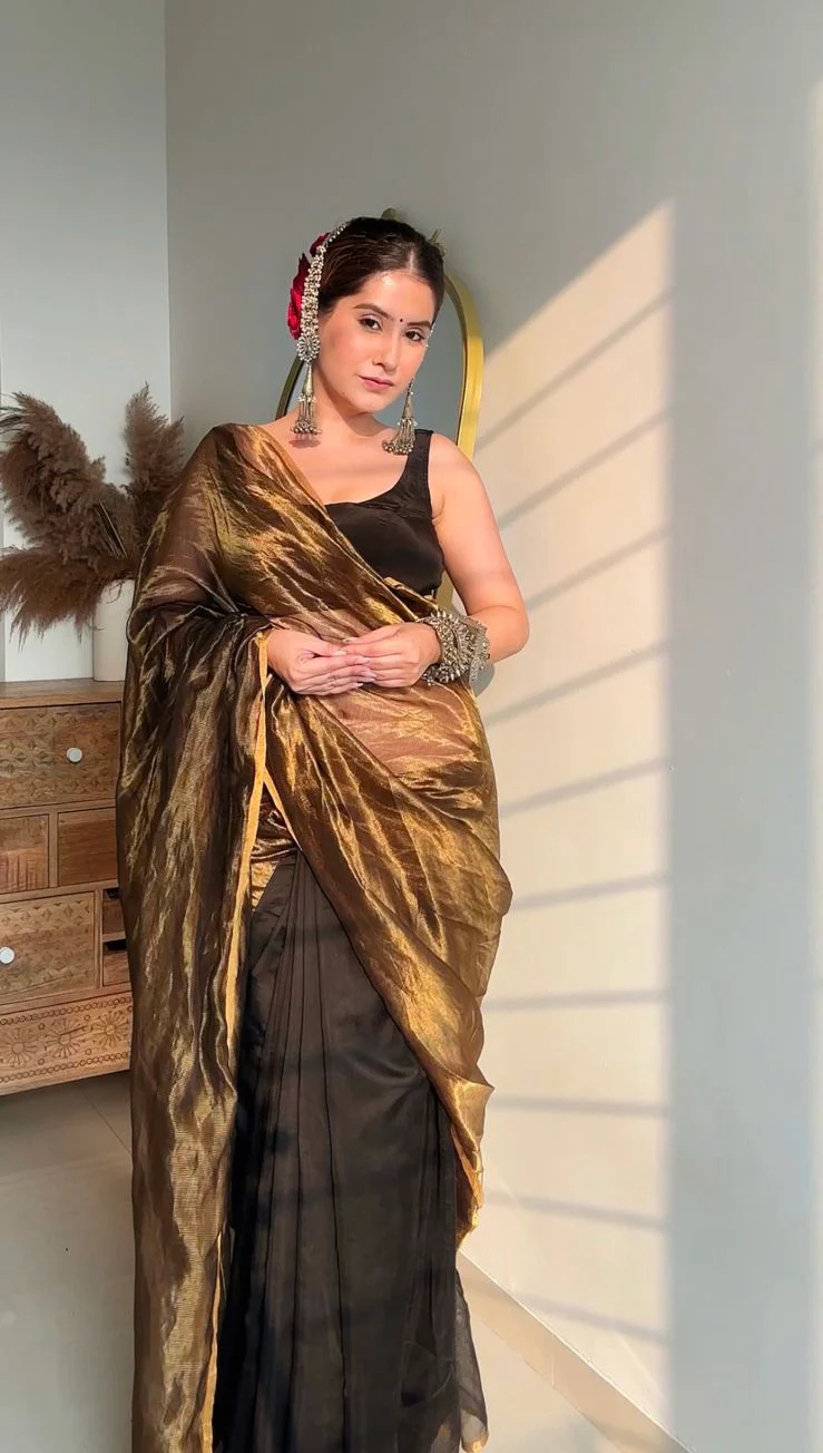 Black & Gold Maheshwari Saree with Zari Border - Image 8