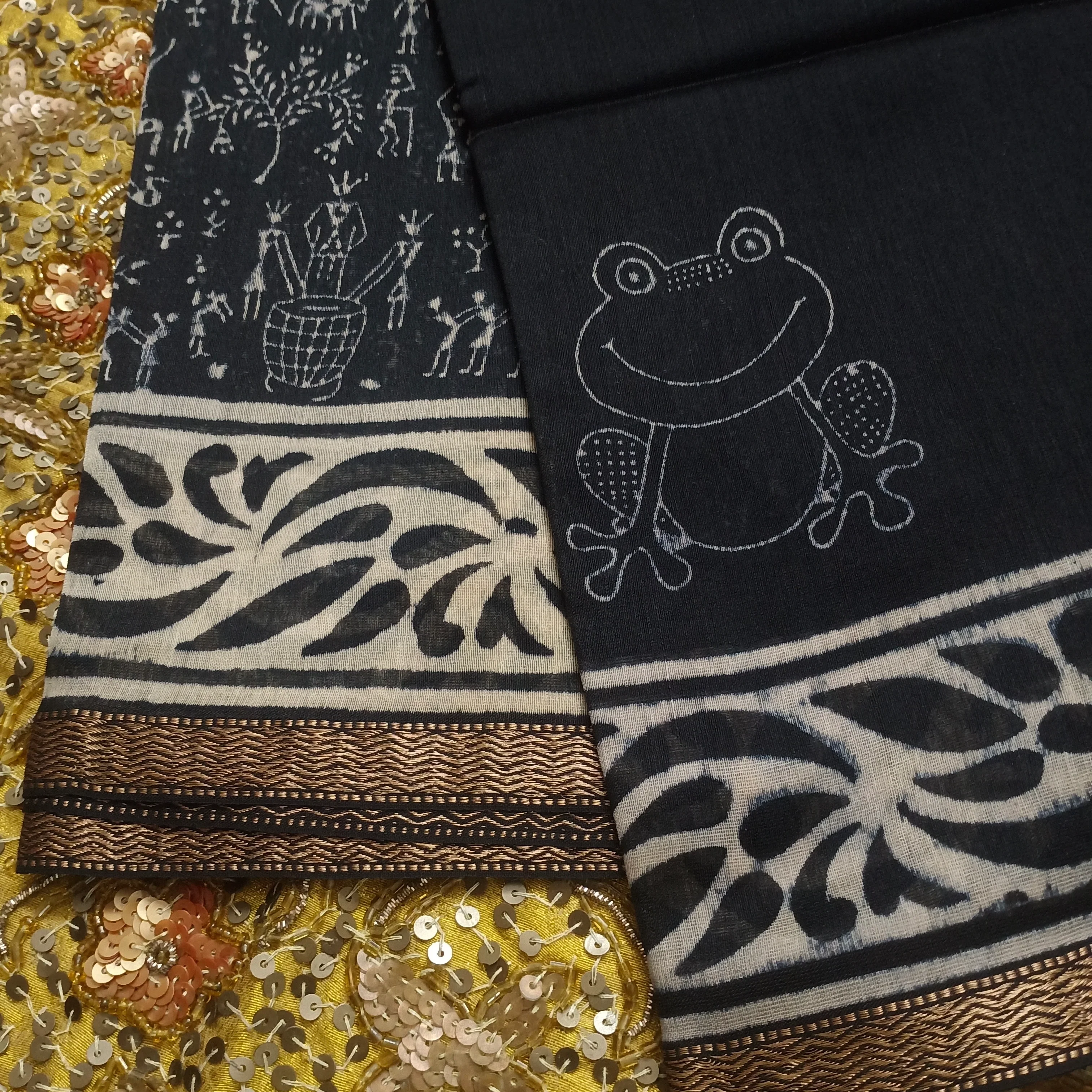 Black maheshwari dupatta with block print all over - Image 4