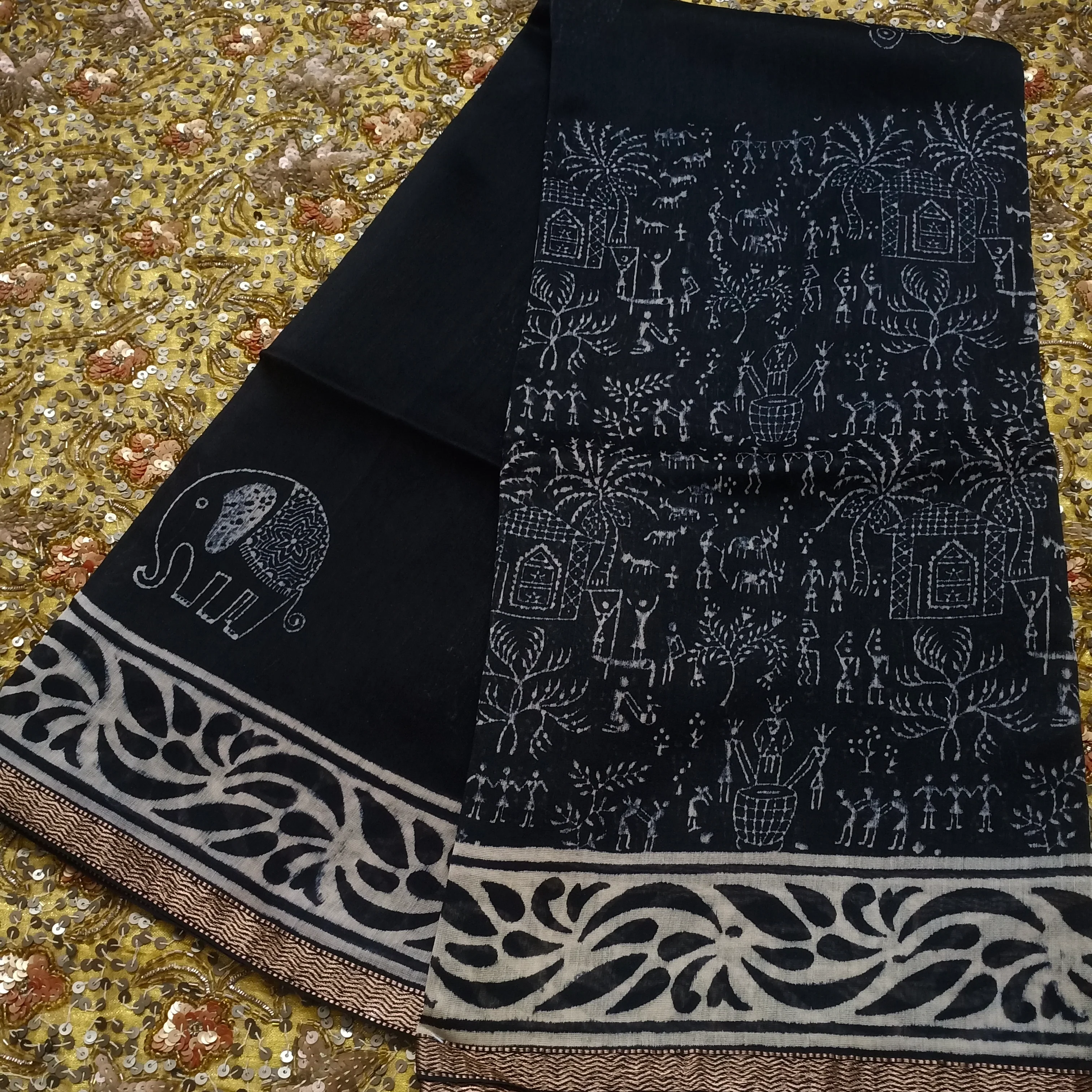 Black maheshwari dupatta with block print all over - Image 6