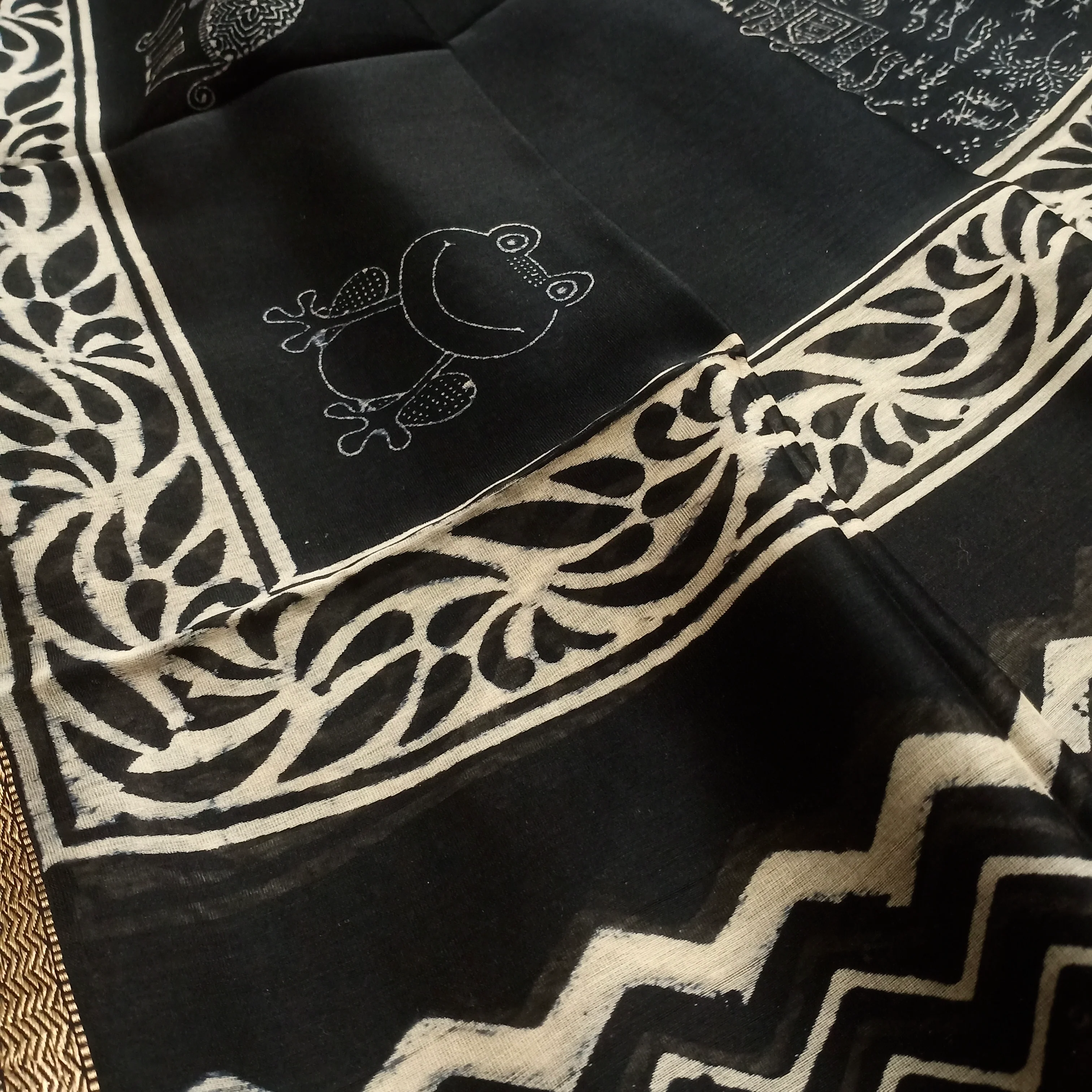 Black maheshwari dupatta with block print all over - Image 7