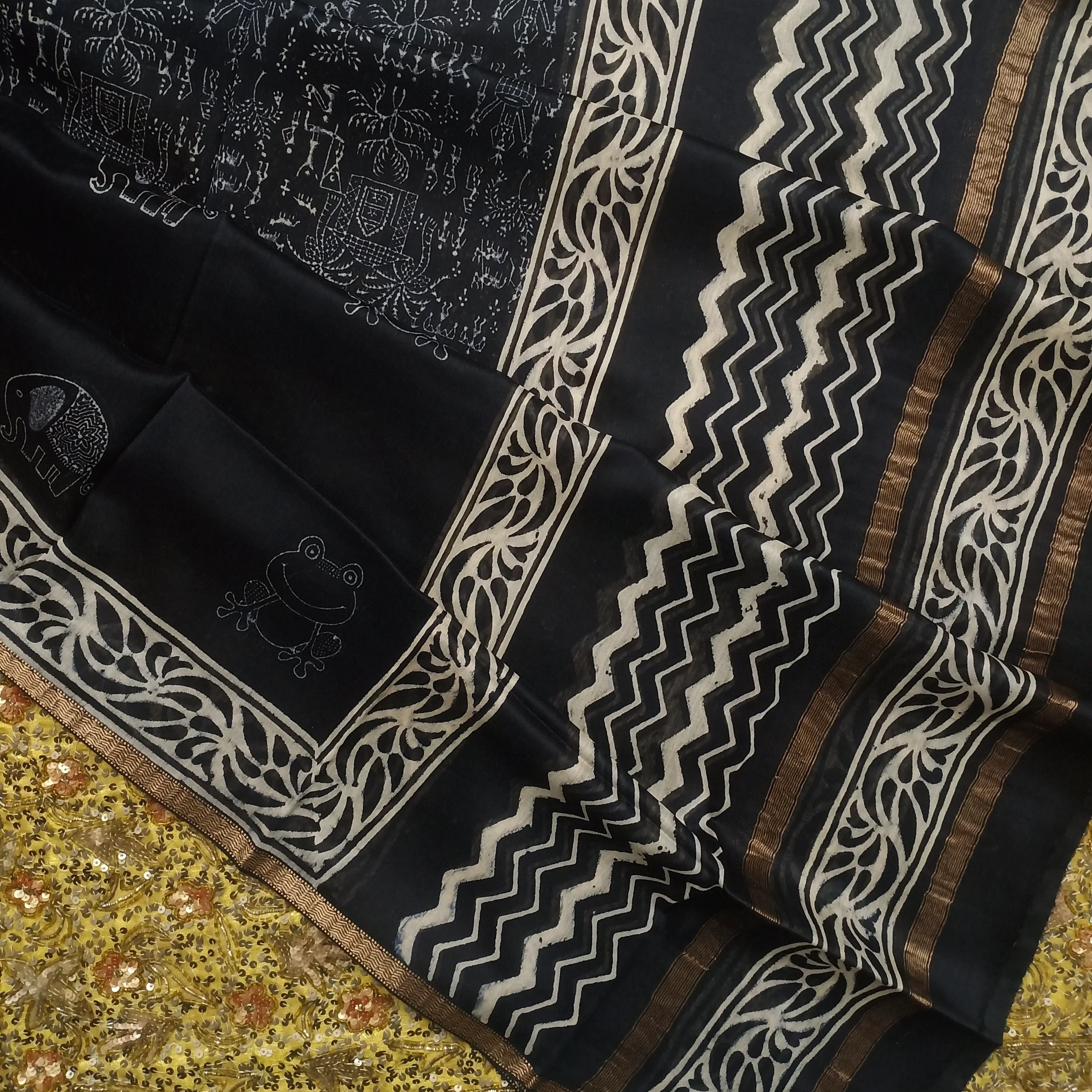 Black maheshwari dupatta with block print all over - Image 8