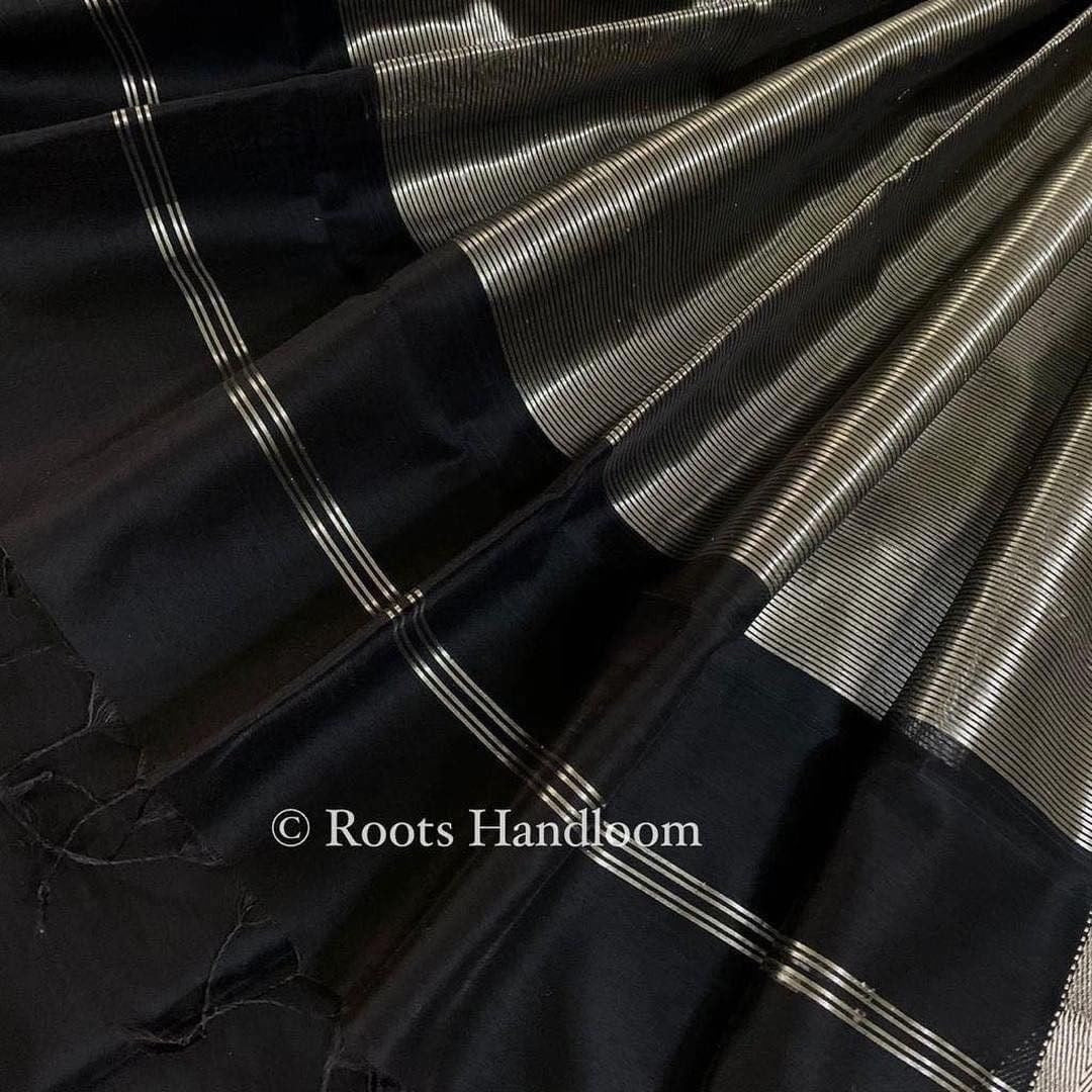 Black Maheshwari Saree with Flower Motifs all over - Image 4