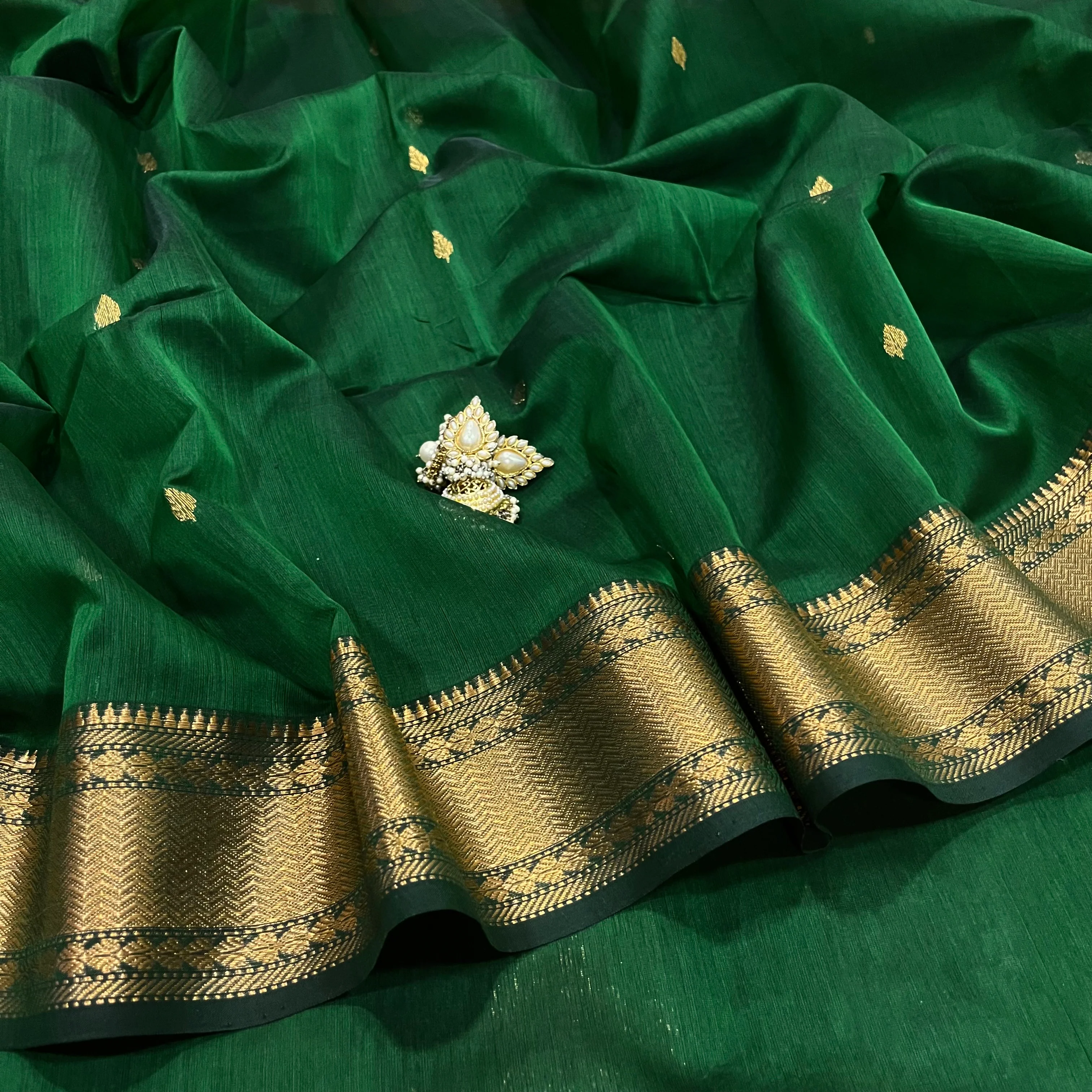 Bottle green Maheshwari saree with zari bootis and zari border - Image 3