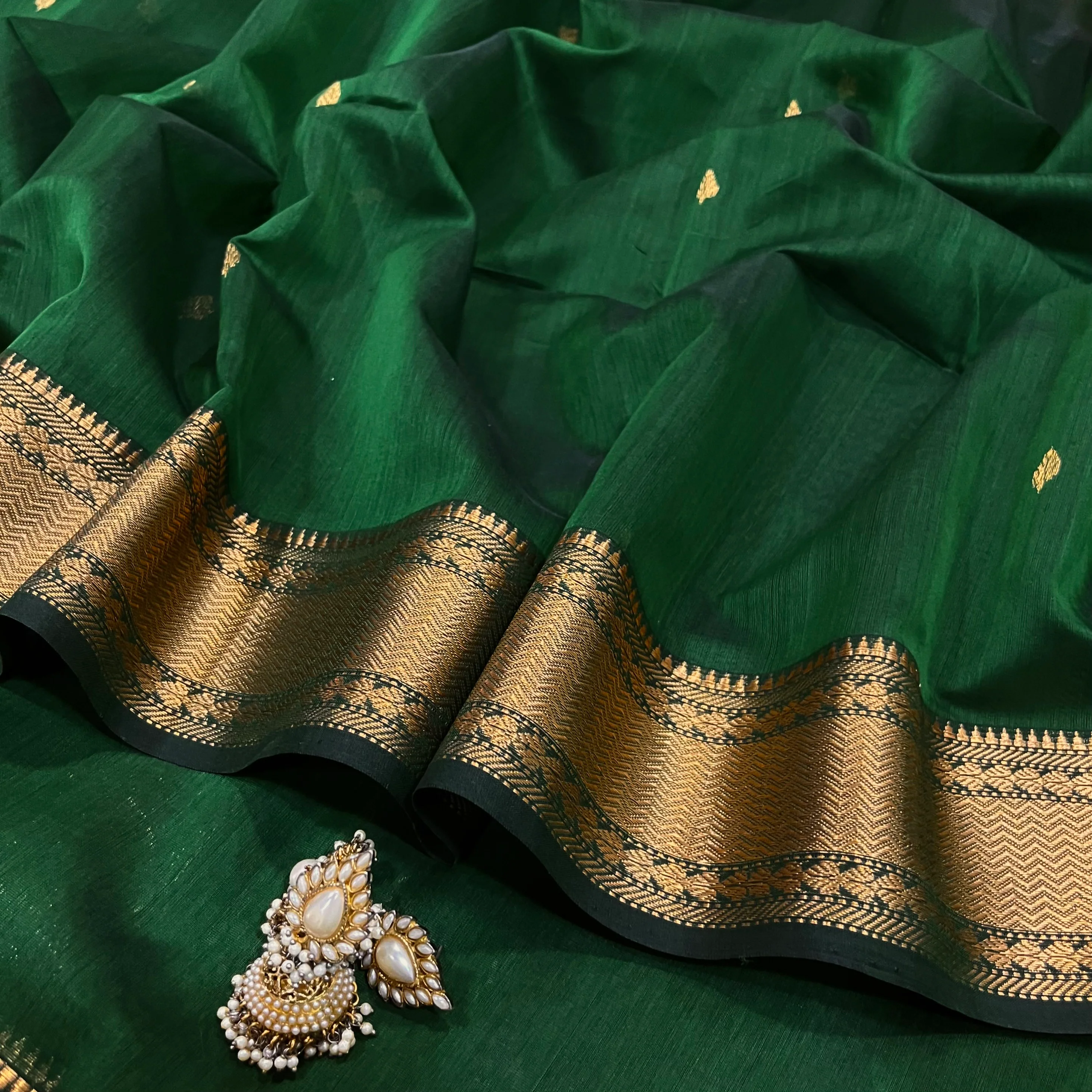 Bottle green Maheshwari saree with zari bootis and zari border - Image 4