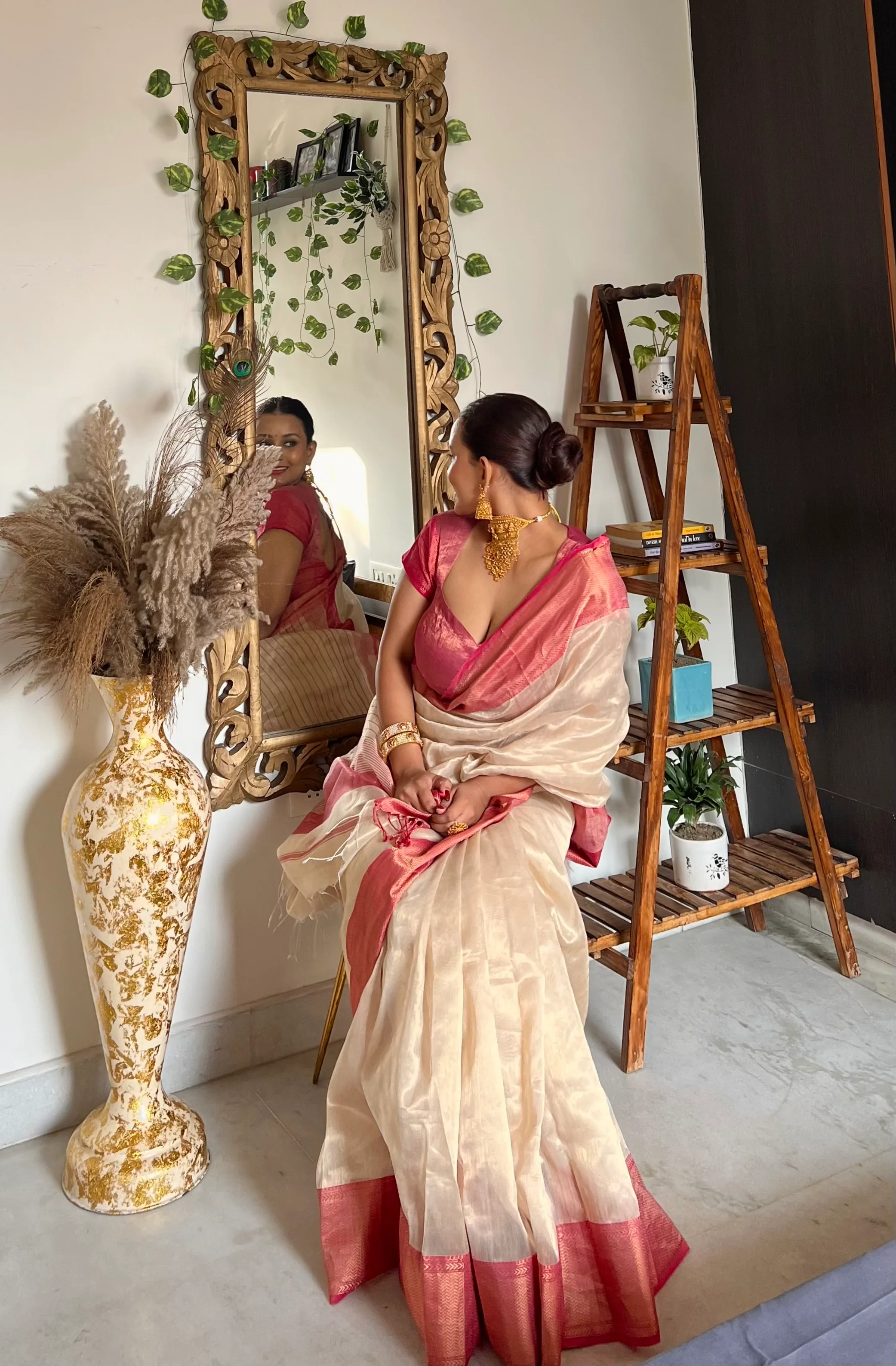 Champagne gold and pink maheshwari tissue silk saree - Image 4