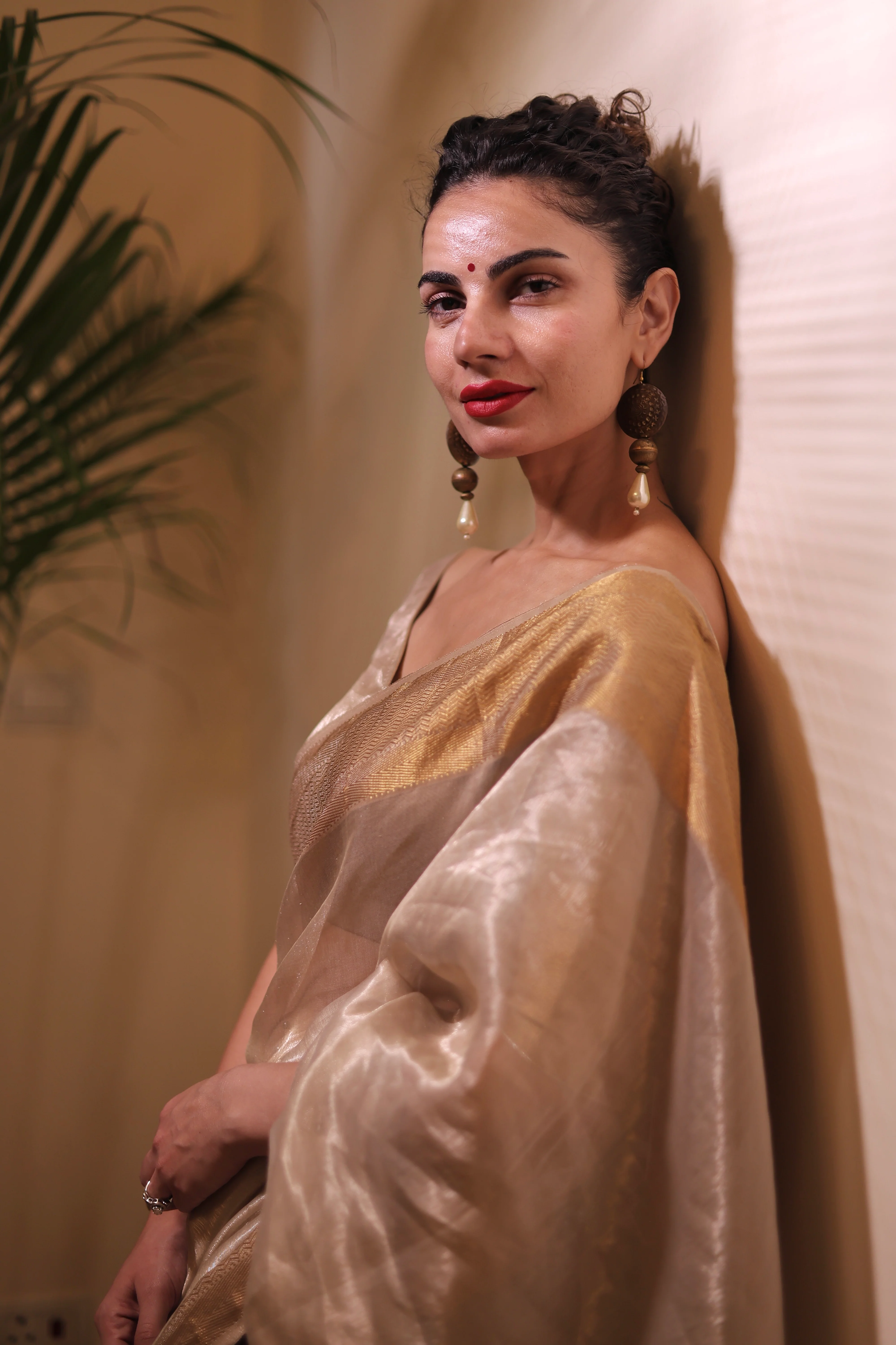 Champagne maheshwari tissue silk saree - Image 8