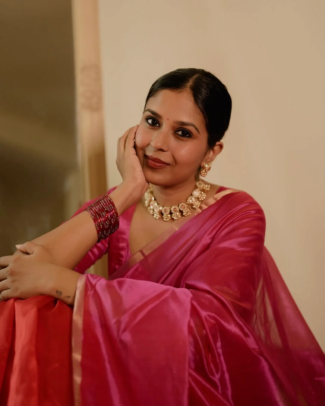 Chili Red and pink Chanderi silk saree with tassels on pallu - Image 2