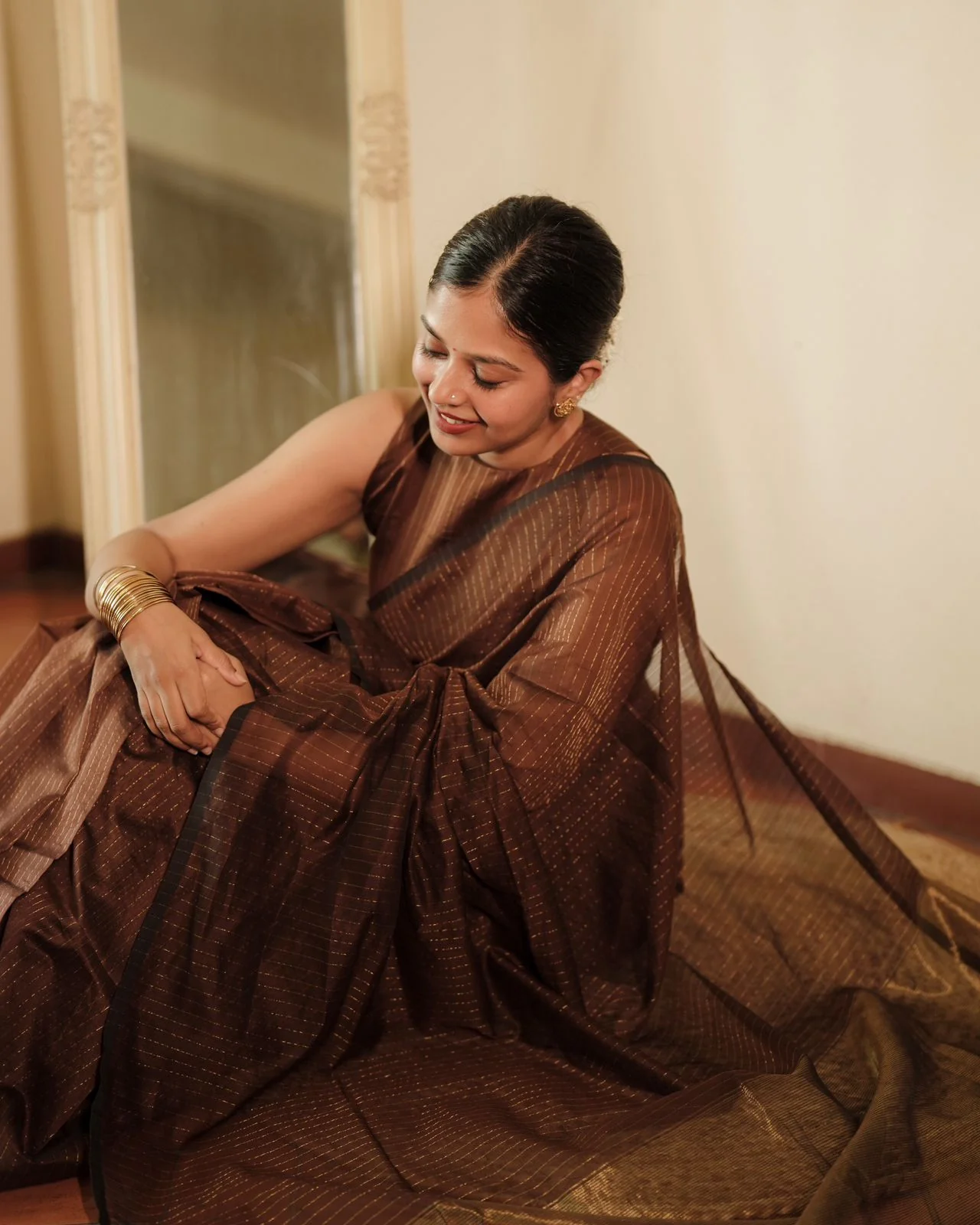 Chocolate brown Maheshwari saree with zari lines all over - Image 5