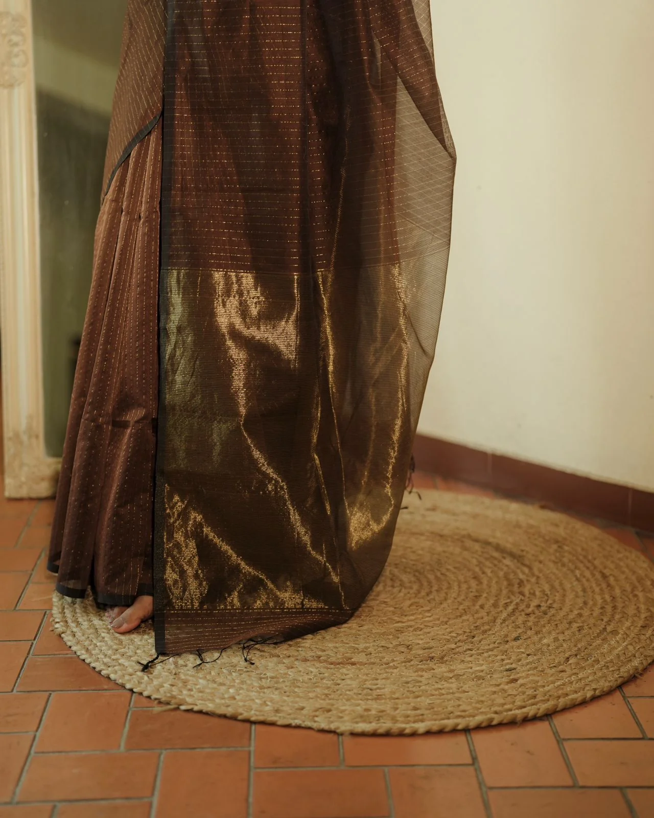 Chocolate brown Maheshwari saree with zari lines all over - Image 7