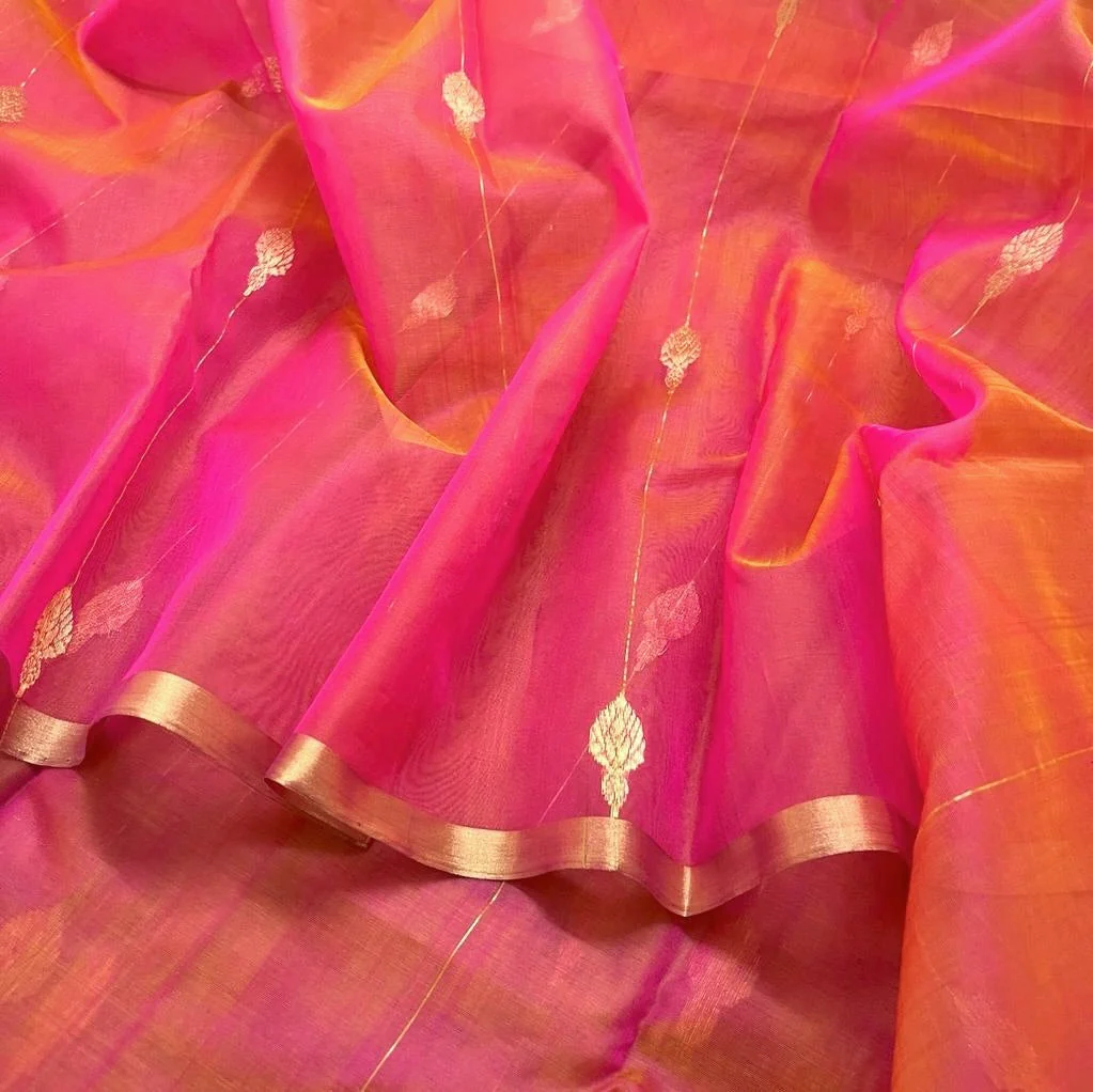 Coral pink dual tone Chanderi organza silk saree with jhumka motifs all over - Image 7