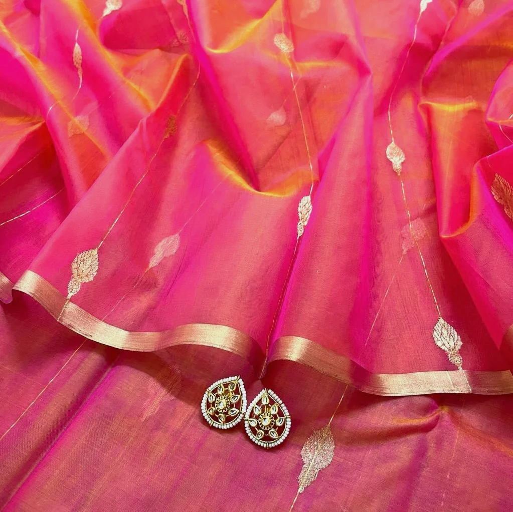 Coral pink dual tone Chanderi organza silk saree with jhumka motifs all over - Image 9