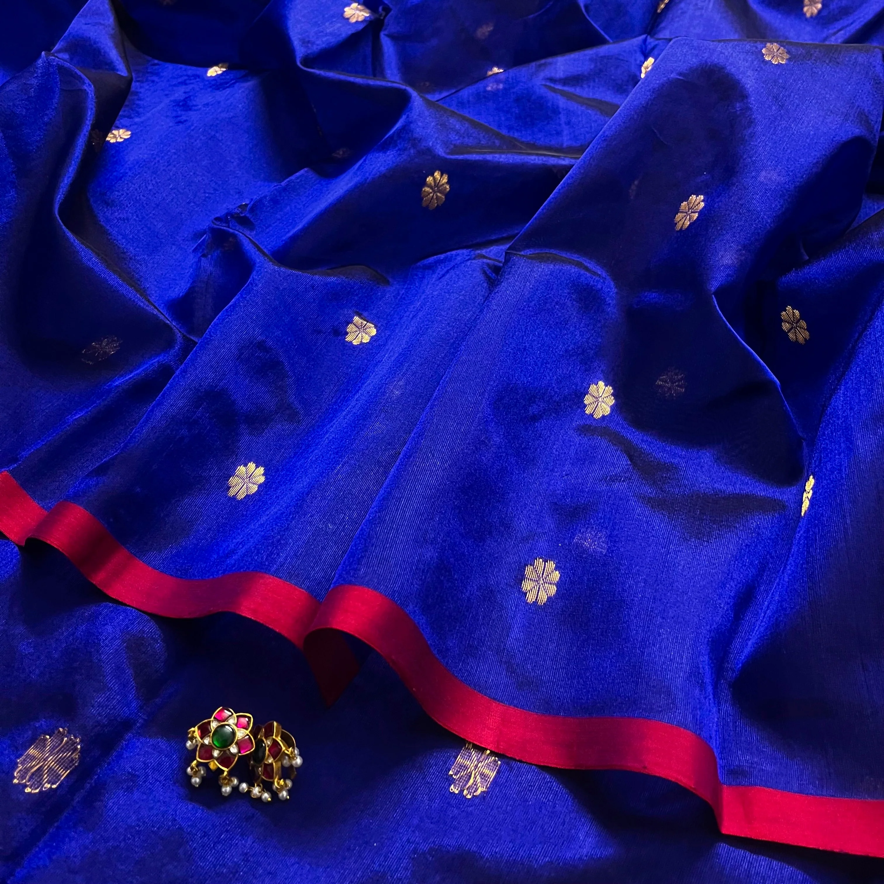 Dark blue Chanderi silk saree with flower bootis all over - Image 10
