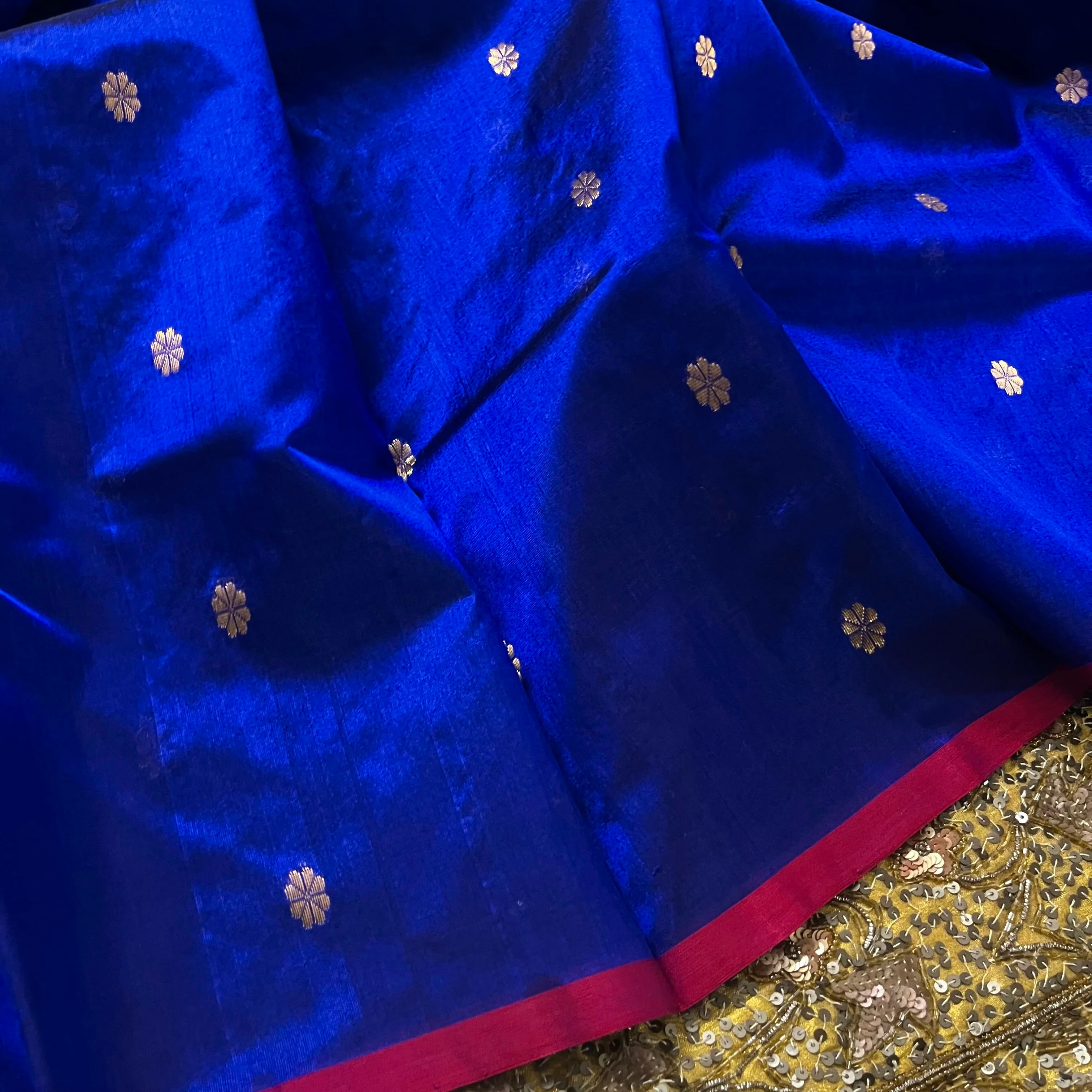 Dark blue Chanderi silk saree with flower bootis all over - Image 12