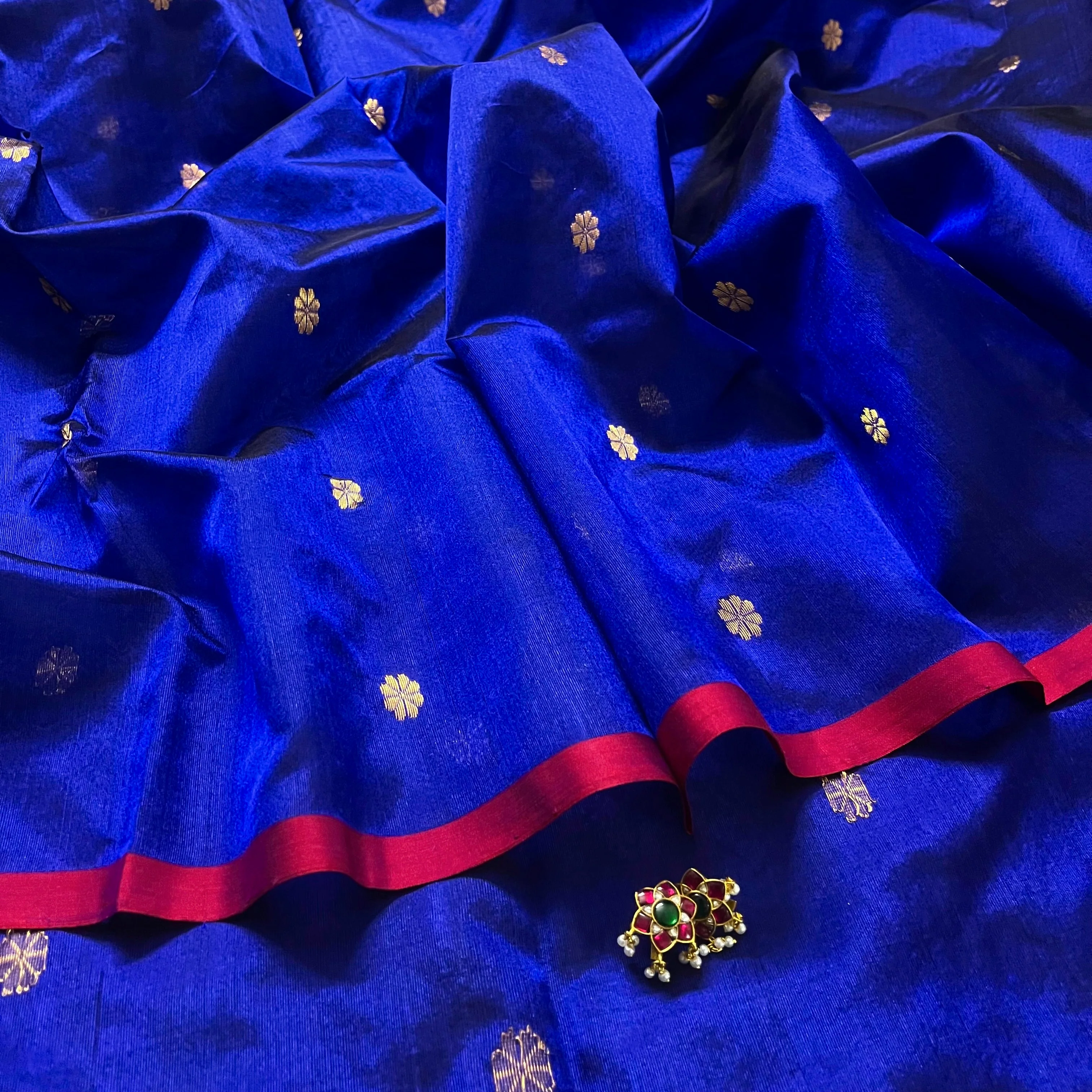 Dark blue Chanderi silk saree with flower bootis all over - Image 14