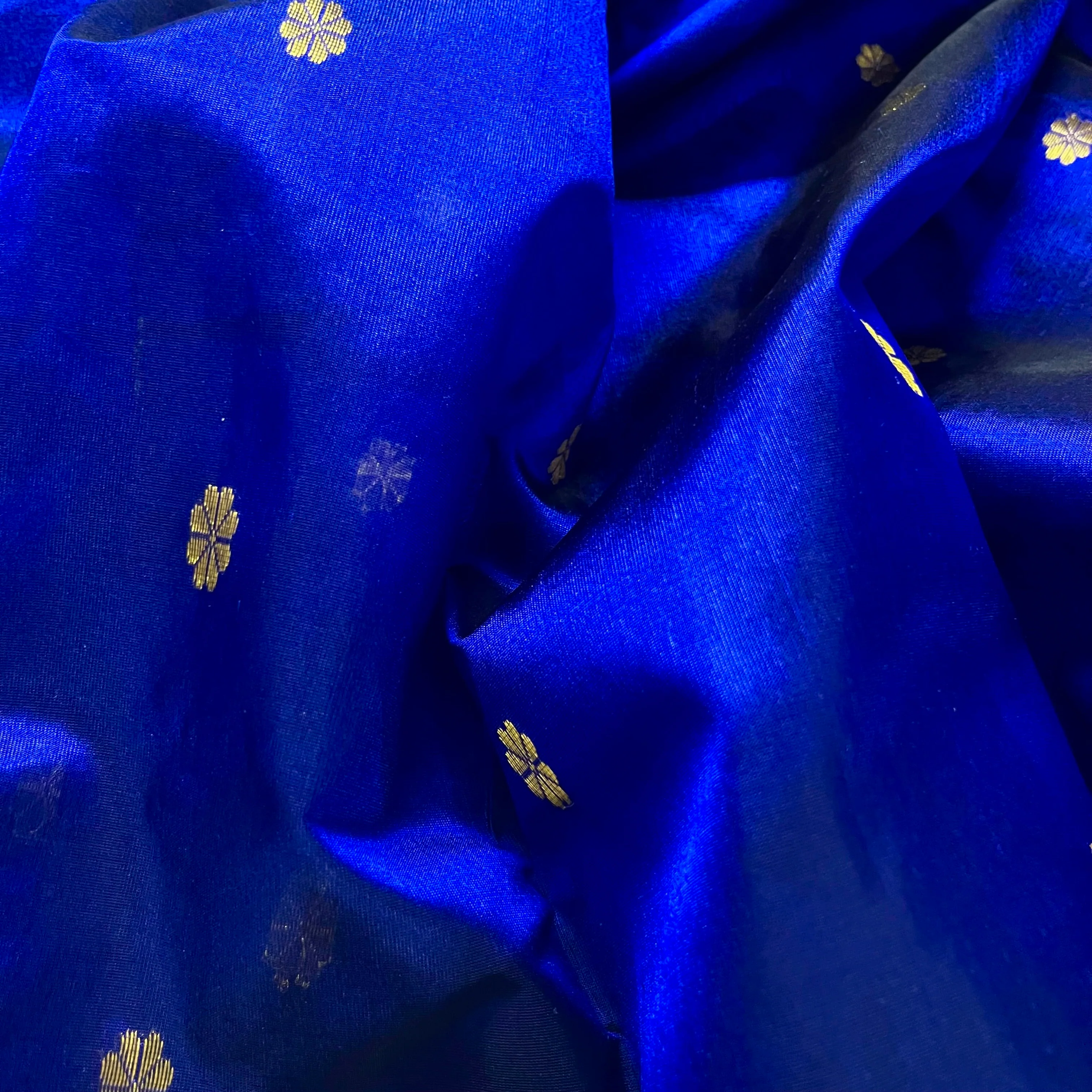 Dark blue Chanderi silk saree with flower bootis all over - Image 17