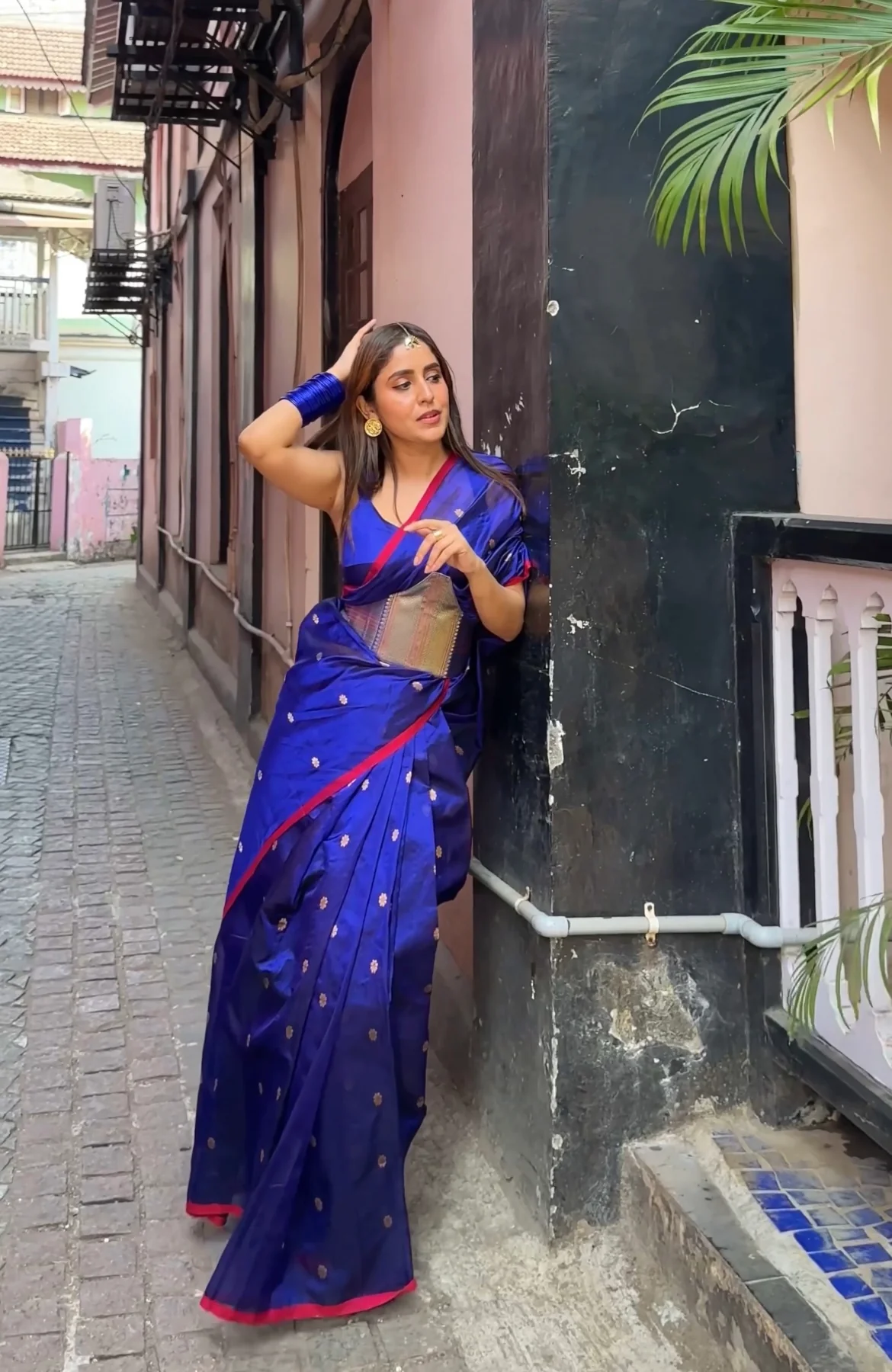 Dark blue Chanderi silk saree with flower bootis all over - Image 2