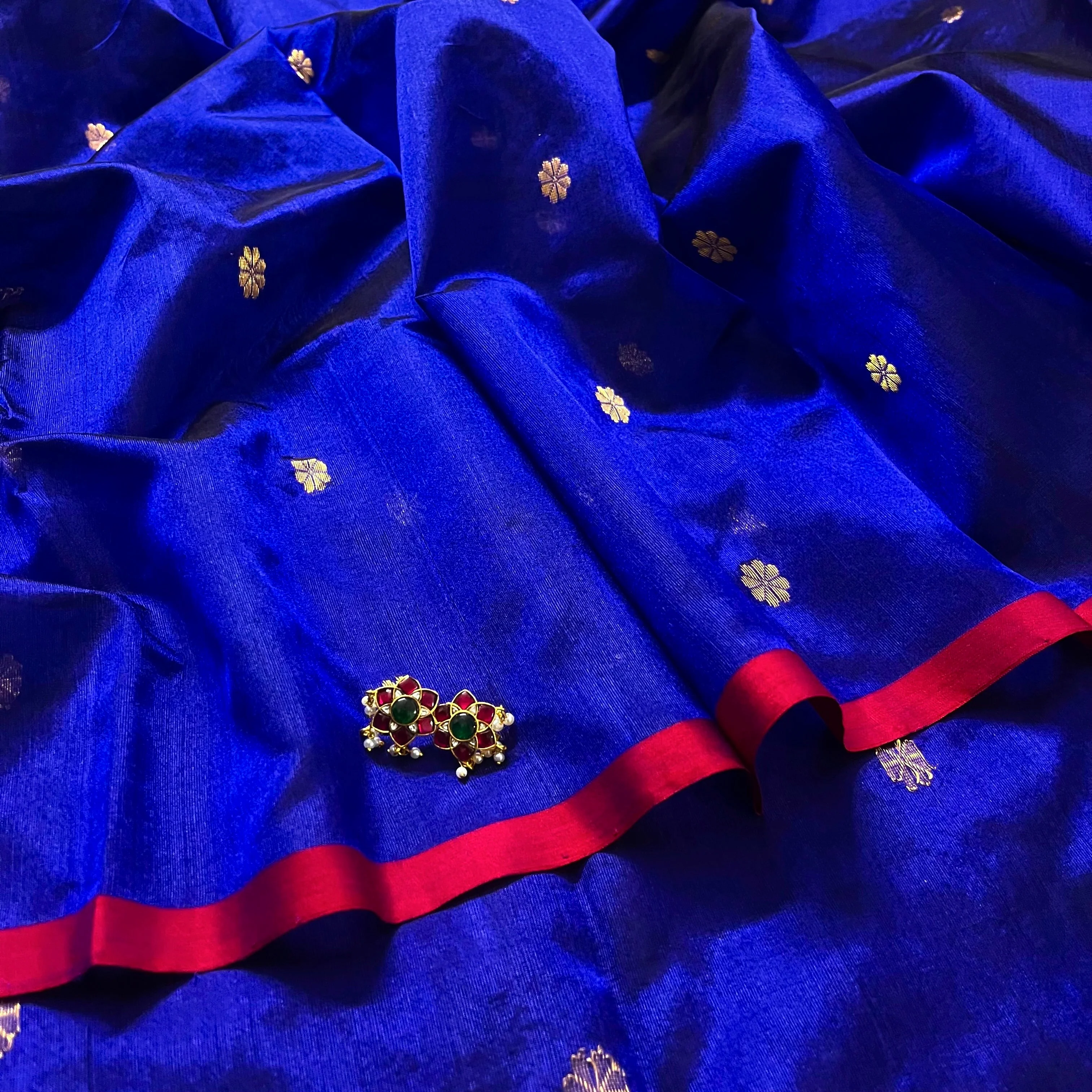 Dark blue Chanderi silk saree with flower bootis all over - Image 3