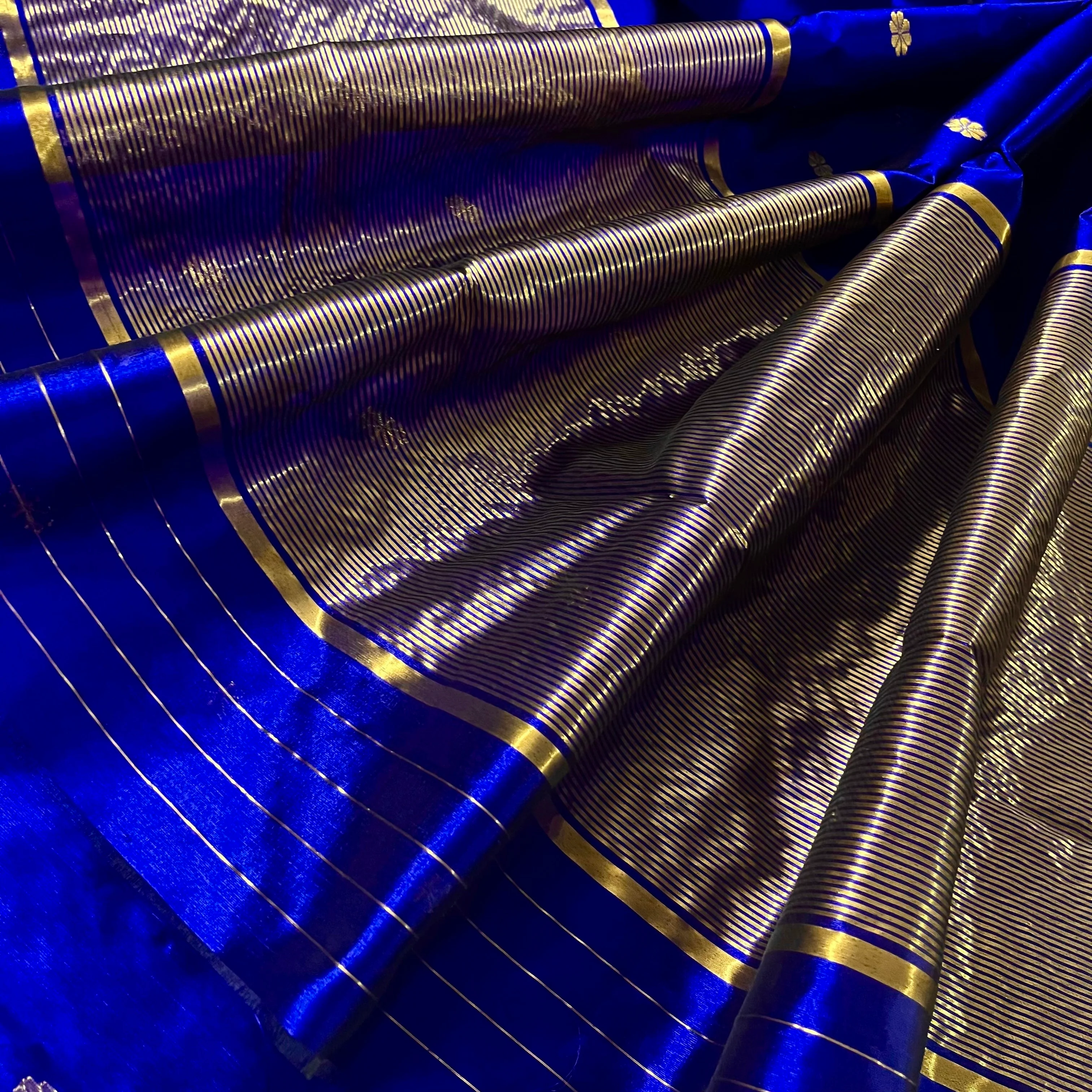 Dark blue Chanderi silk saree with flower bootis all over - Image 4