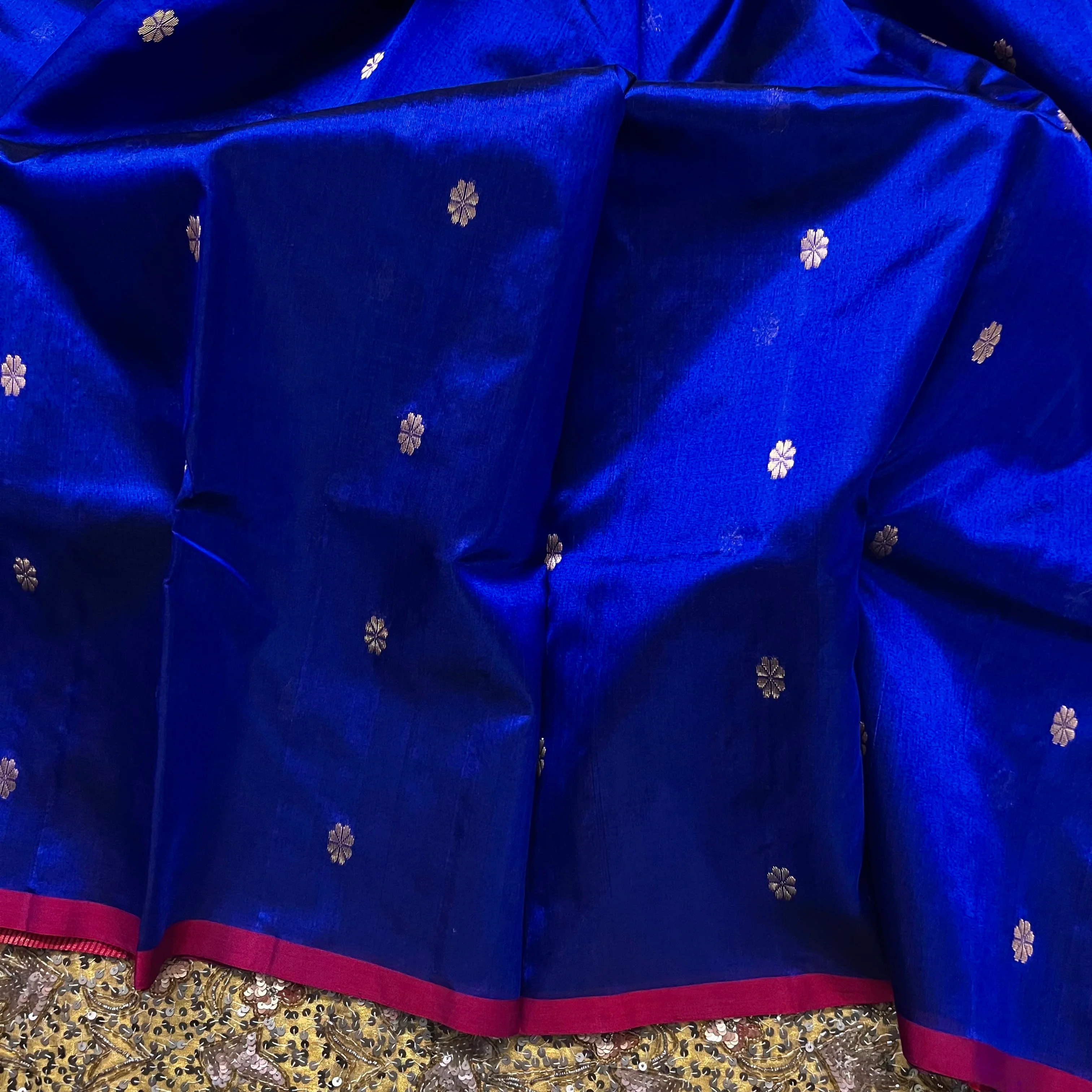 Dark blue Chanderi silk saree with flower bootis all over - Image 5