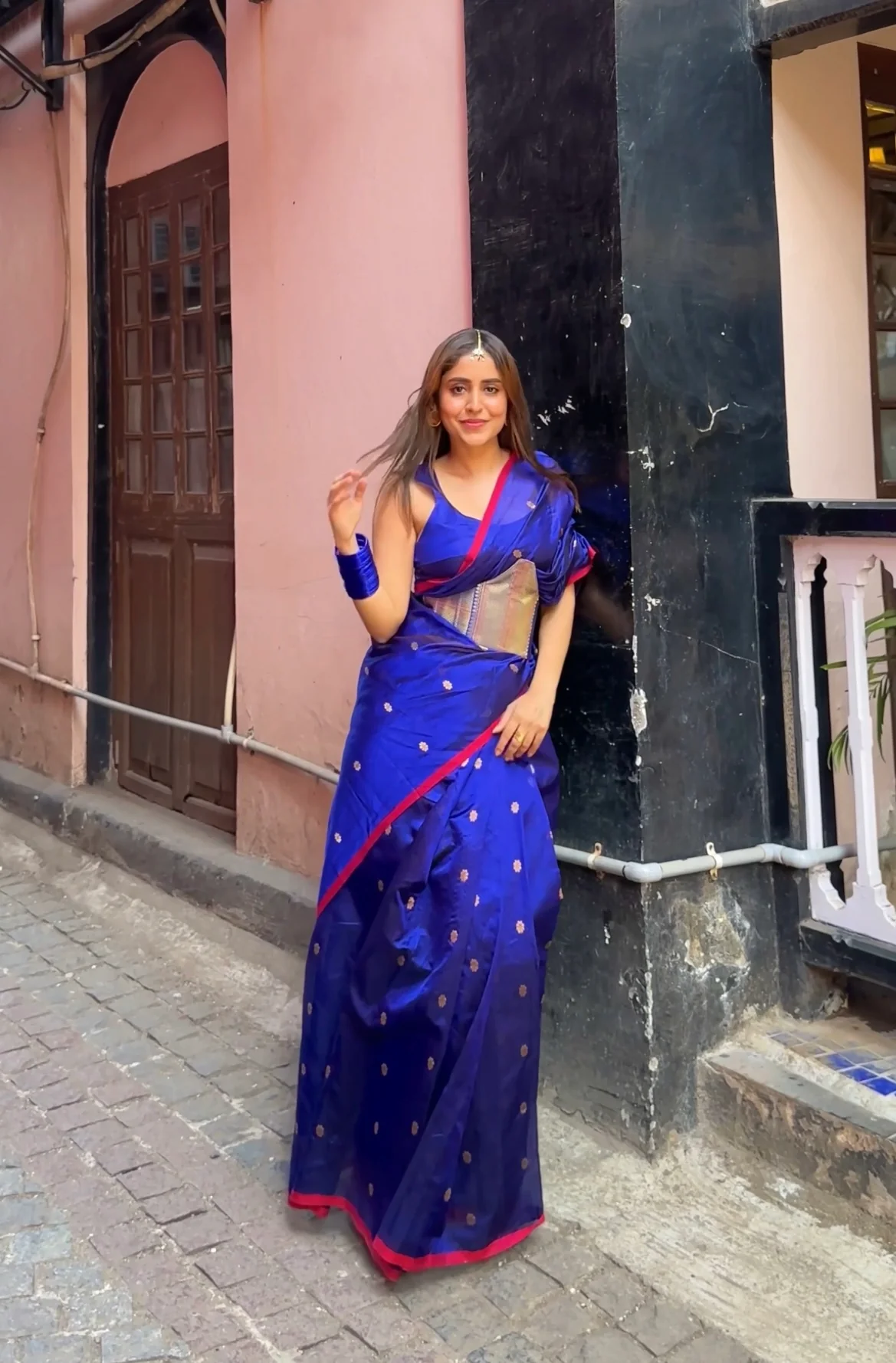 Dark blue Chanderi silk saree with flower bootis all over - Image 6