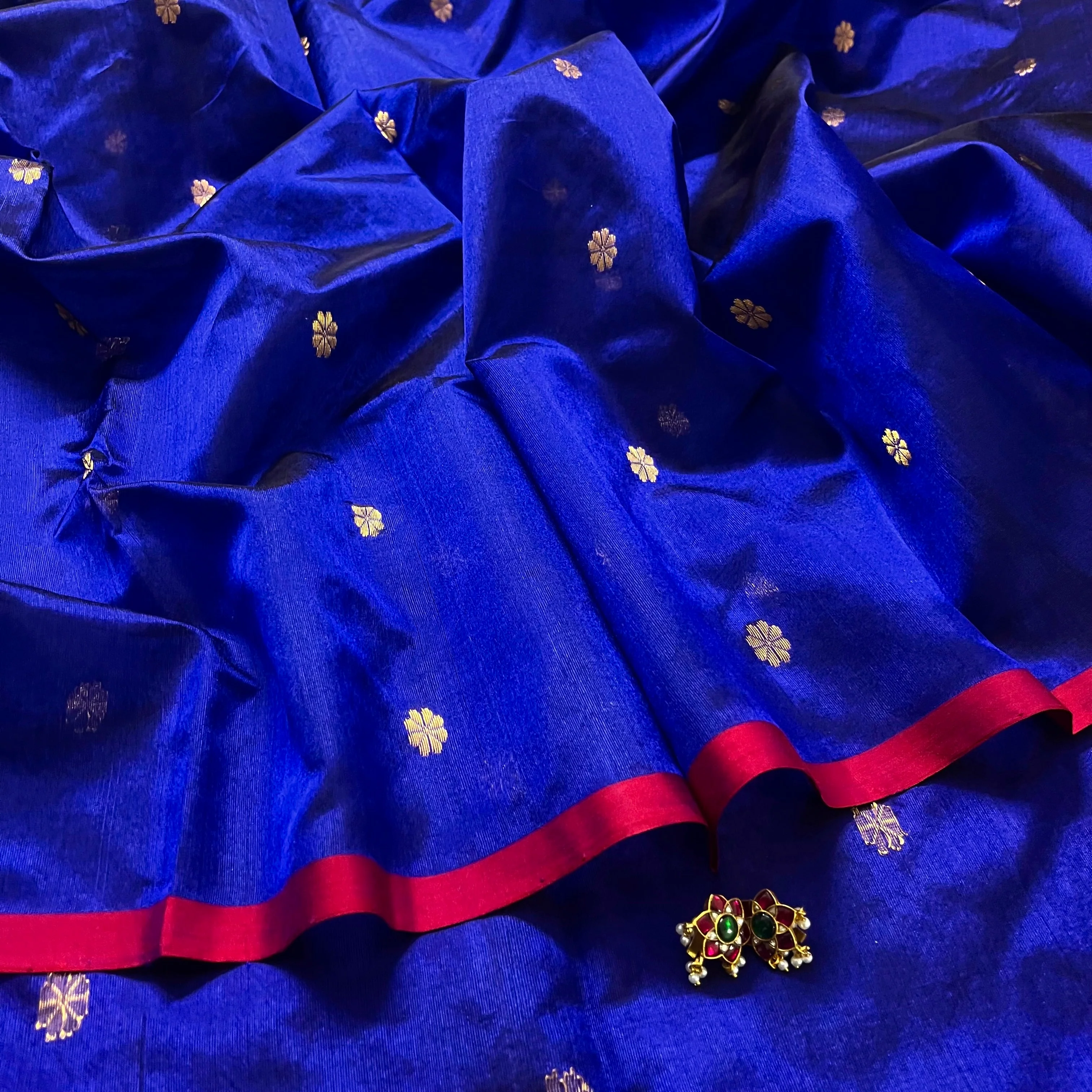 Dark blue Chanderi silk saree with flower bootis all over - Image 8