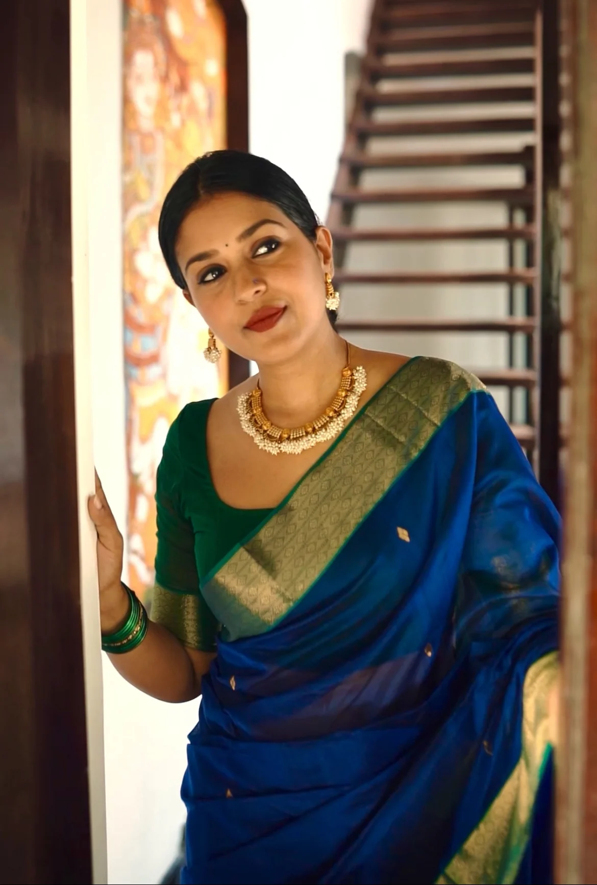 Dark blue & green maheshwari saree with zari pattern on pallu - Image 14