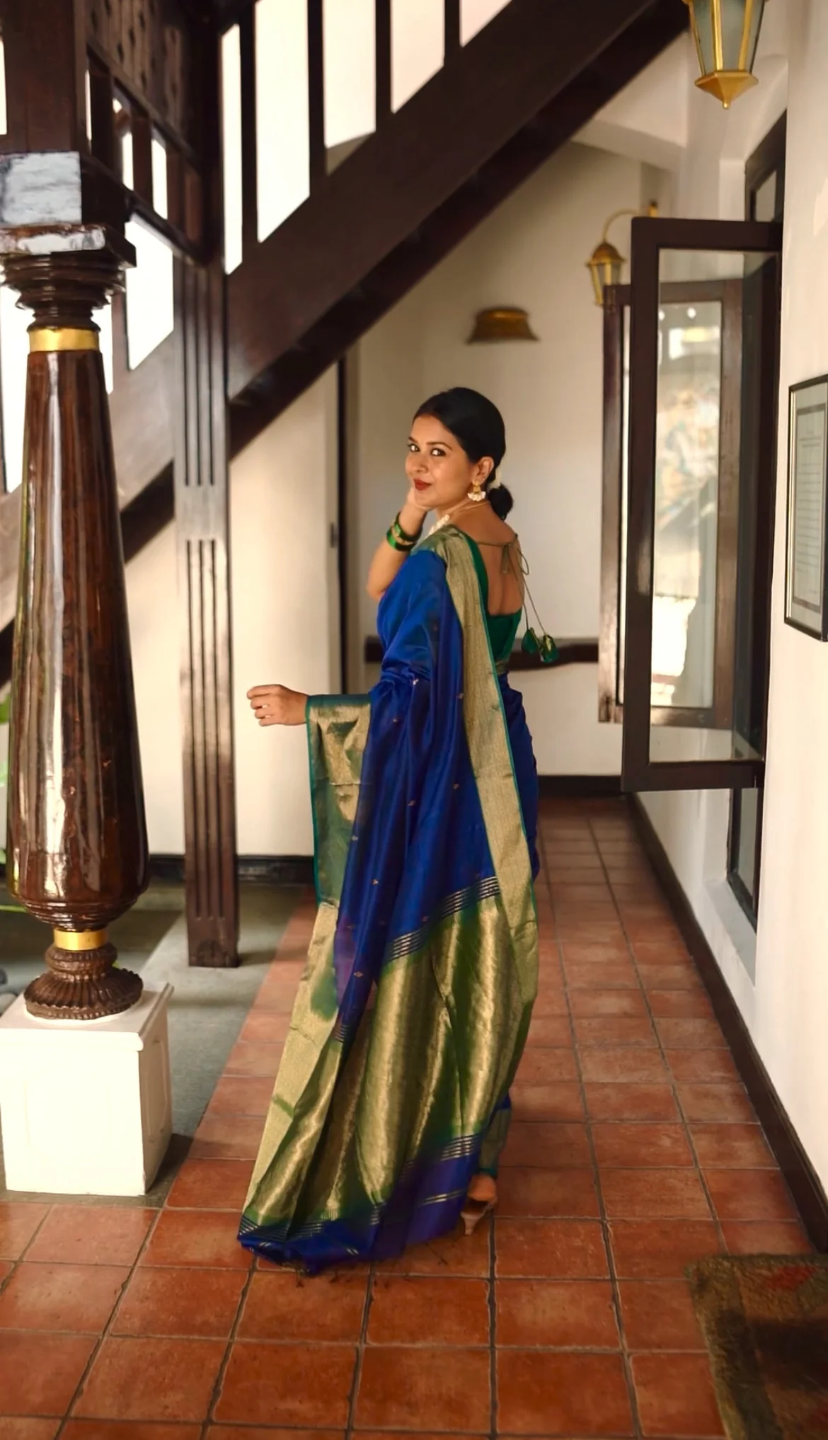 Dark blue & green maheshwari saree with zari pattern on pallu - Image 15