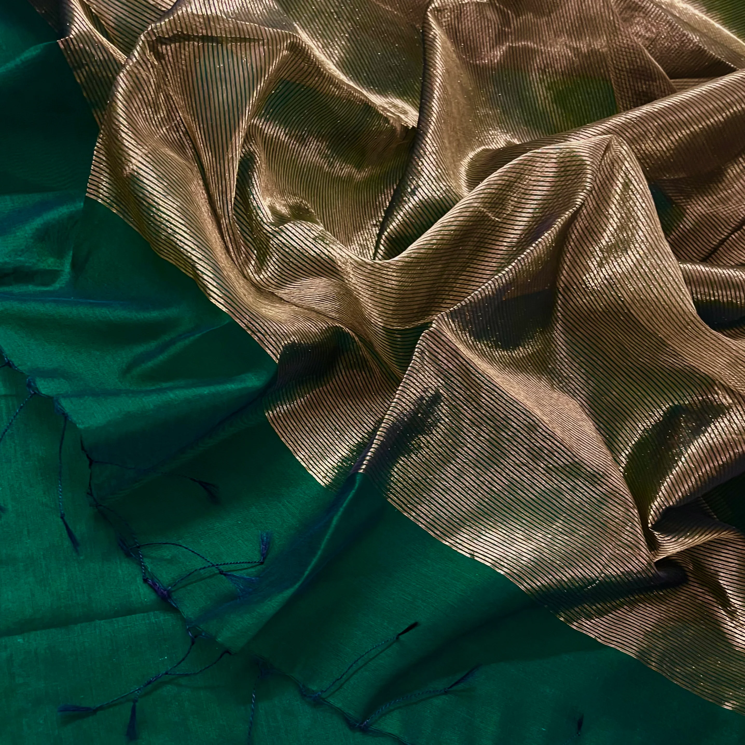 Dark Green & Gold Maheshwari Saree with Zari Border - Image 10